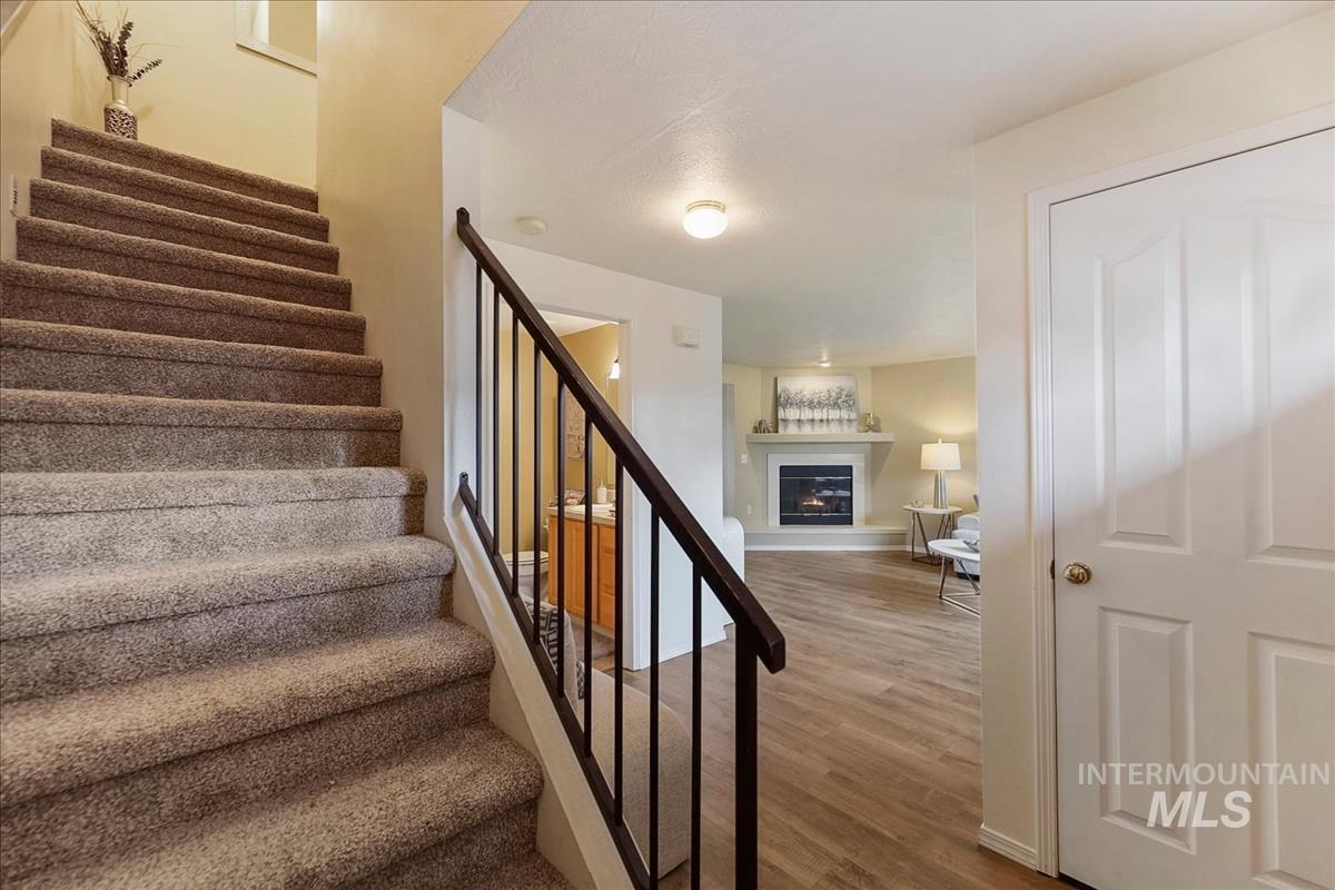 10424 W Palm Ln, Boise, Idaho 83704-5400, 3 Bedrooms, 2.5 Bathrooms, Residential For Sale, Price $335,000,MLS 98977976