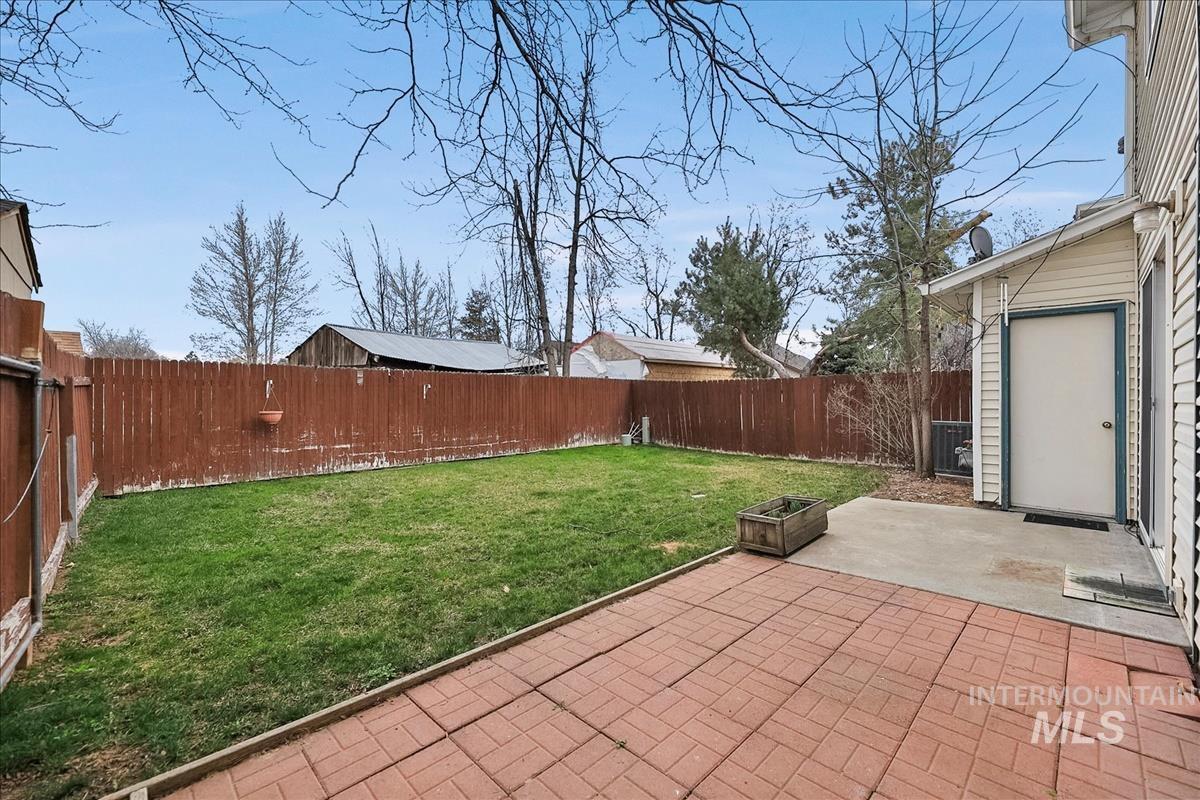 10424 W Palm Ln, Boise, Idaho 83704-5400, 3 Bedrooms, 2.5 Bathrooms, Residential For Sale, Price $335,000,MLS 98977976