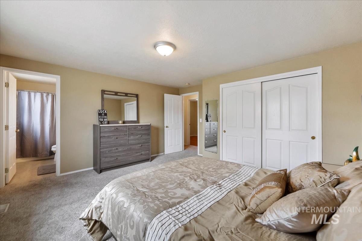 10424 W Palm Ln, Boise, Idaho 83704-5400, 3 Bedrooms, 2.5 Bathrooms, Residential For Sale, Price $335,000,MLS 98977976