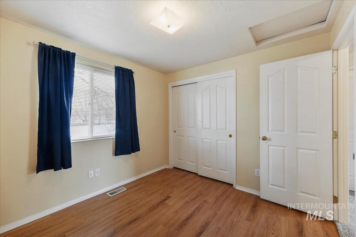 10424 W Palm Ln, Boise, Idaho 83704-5400, 3 Bedrooms, 2.5 Bathrooms, Residential For Sale, Price $335,000,MLS 98977976