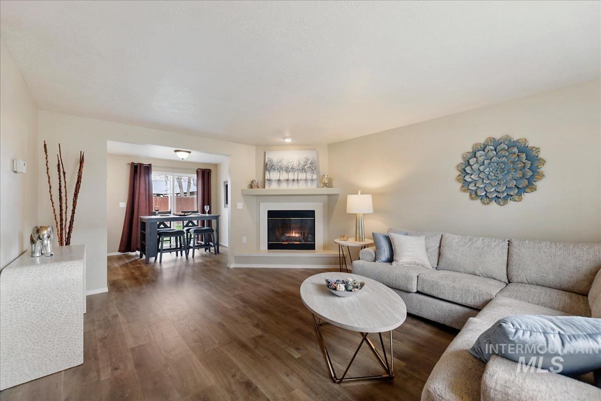 10424 W Palm Ln, Boise, Idaho 83704-5400, 3 Bedrooms, 2.5 Bathrooms, Residential For Sale, Price $335,000,MLS 98977976