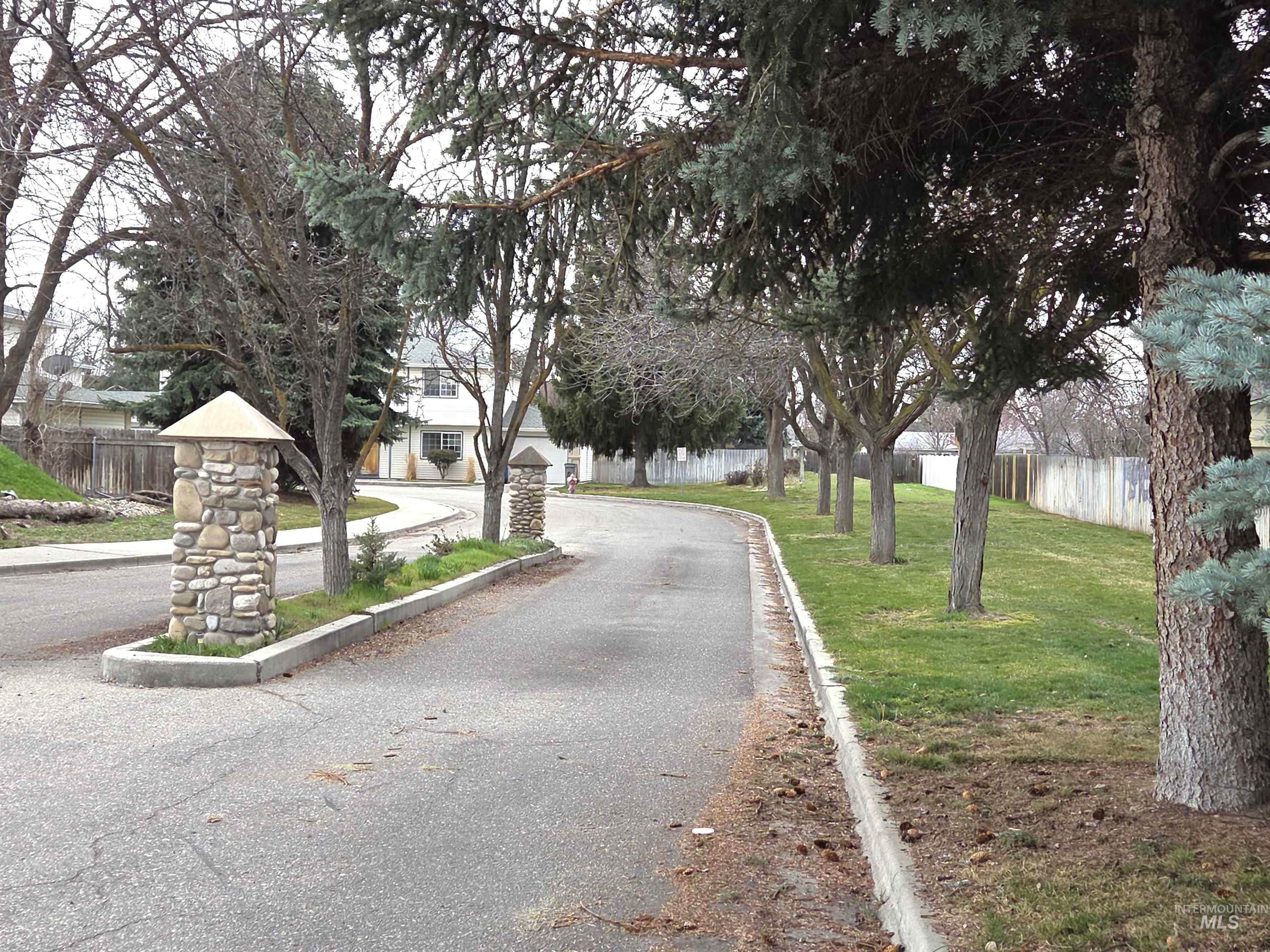 10424 W Palm Ln, Boise, Idaho 83704-5400, 3 Bedrooms, 2.5 Bathrooms, Residential For Sale, Price $335,000,MLS 98977976