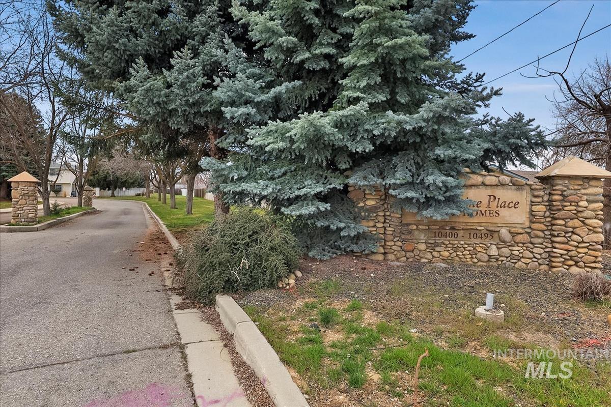 10424 W Palm Ln, Boise, Idaho 83704-5400, 3 Bedrooms, 2.5 Bathrooms, Residential For Sale, Price $335,000,MLS 98977976