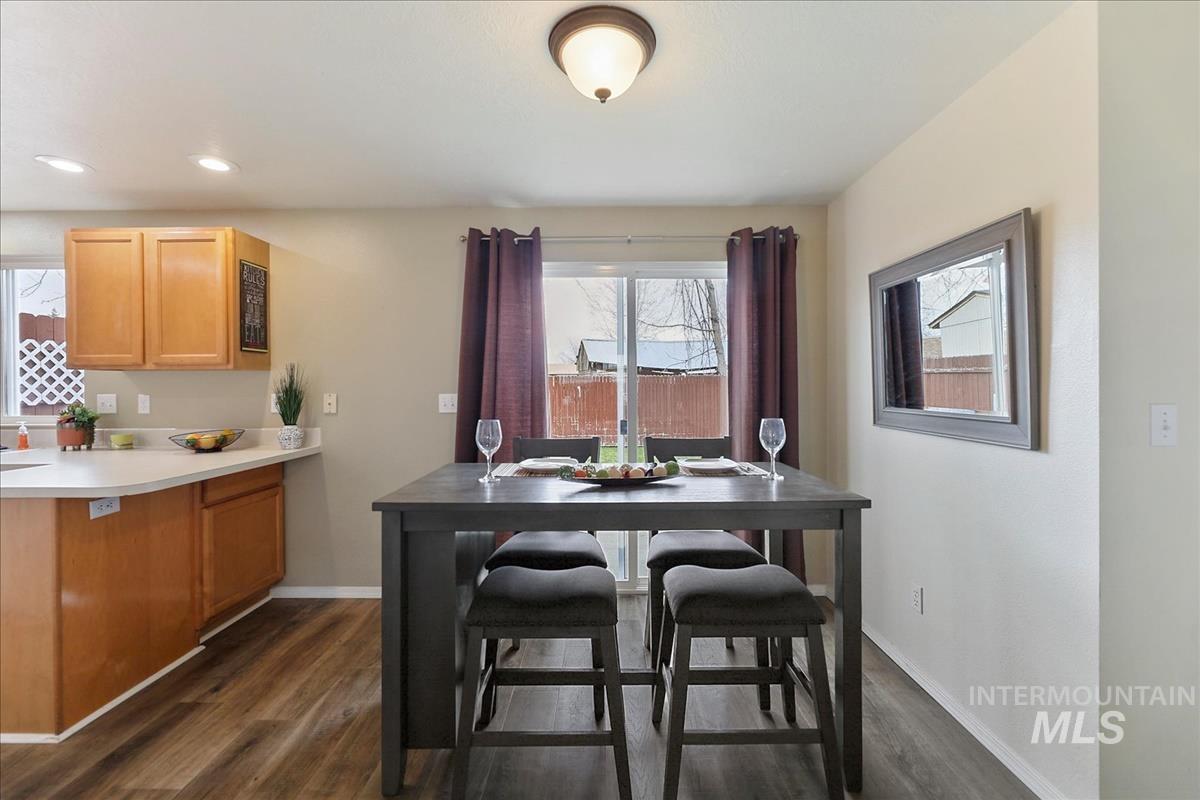 10424 W Palm Ln, Boise, Idaho 83704-5400, 3 Bedrooms, 2.5 Bathrooms, Residential For Sale, Price $335,000,MLS 98977976