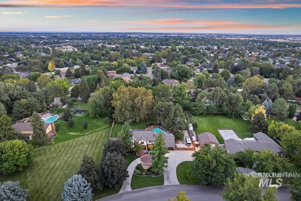 12445 W Ginger Creek, Boise, Idaho 83713, 5 Bedrooms, 4 Bathrooms, Residential For Sale, Price $1,324,900,MLS 98977979