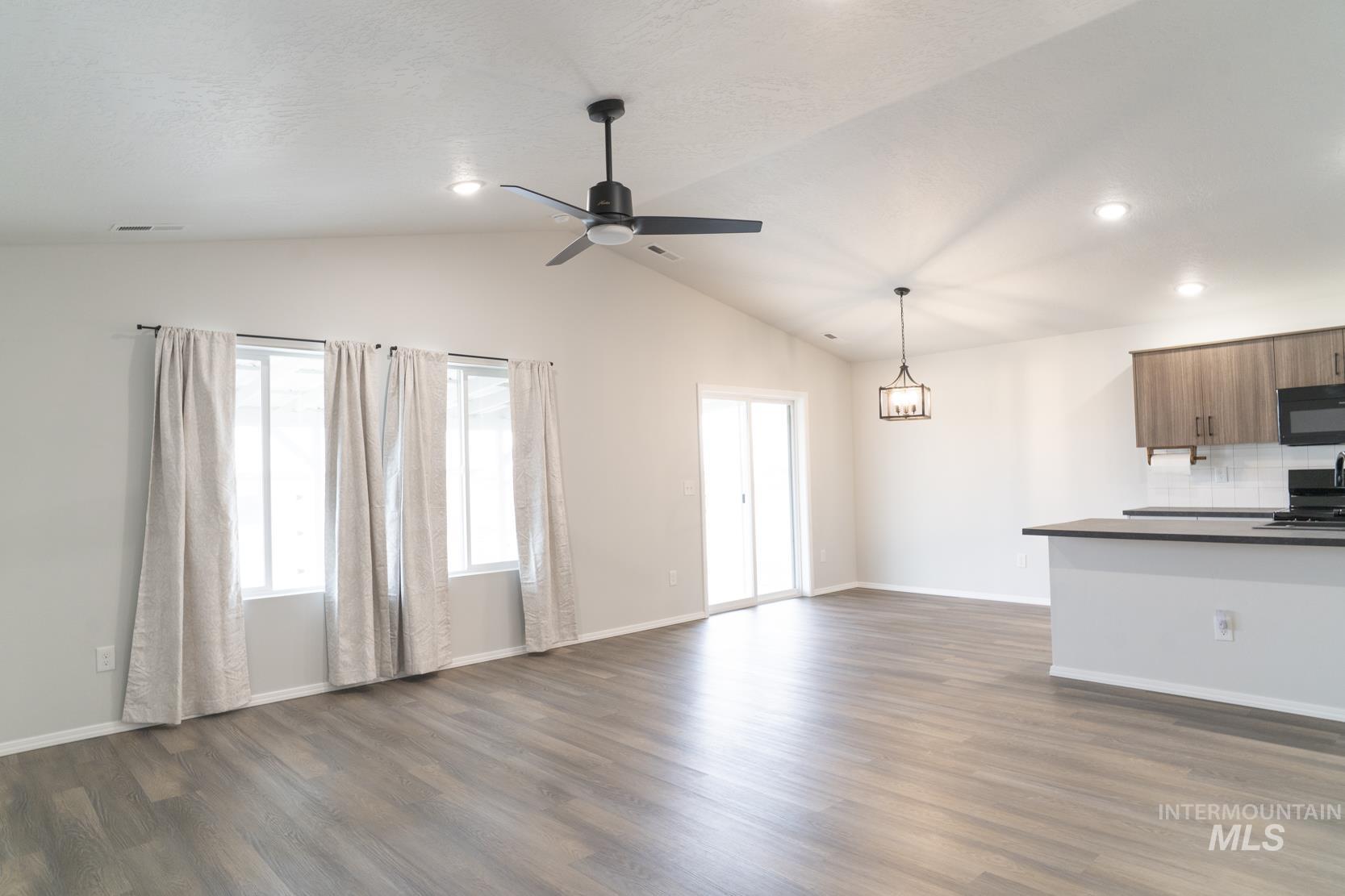 1281 W Buffalo River Dr, Meridian, Idaho 83642, 4 Bedrooms, 2 Bathrooms, Residential For Sale, Price $439,900,MLS 98977980