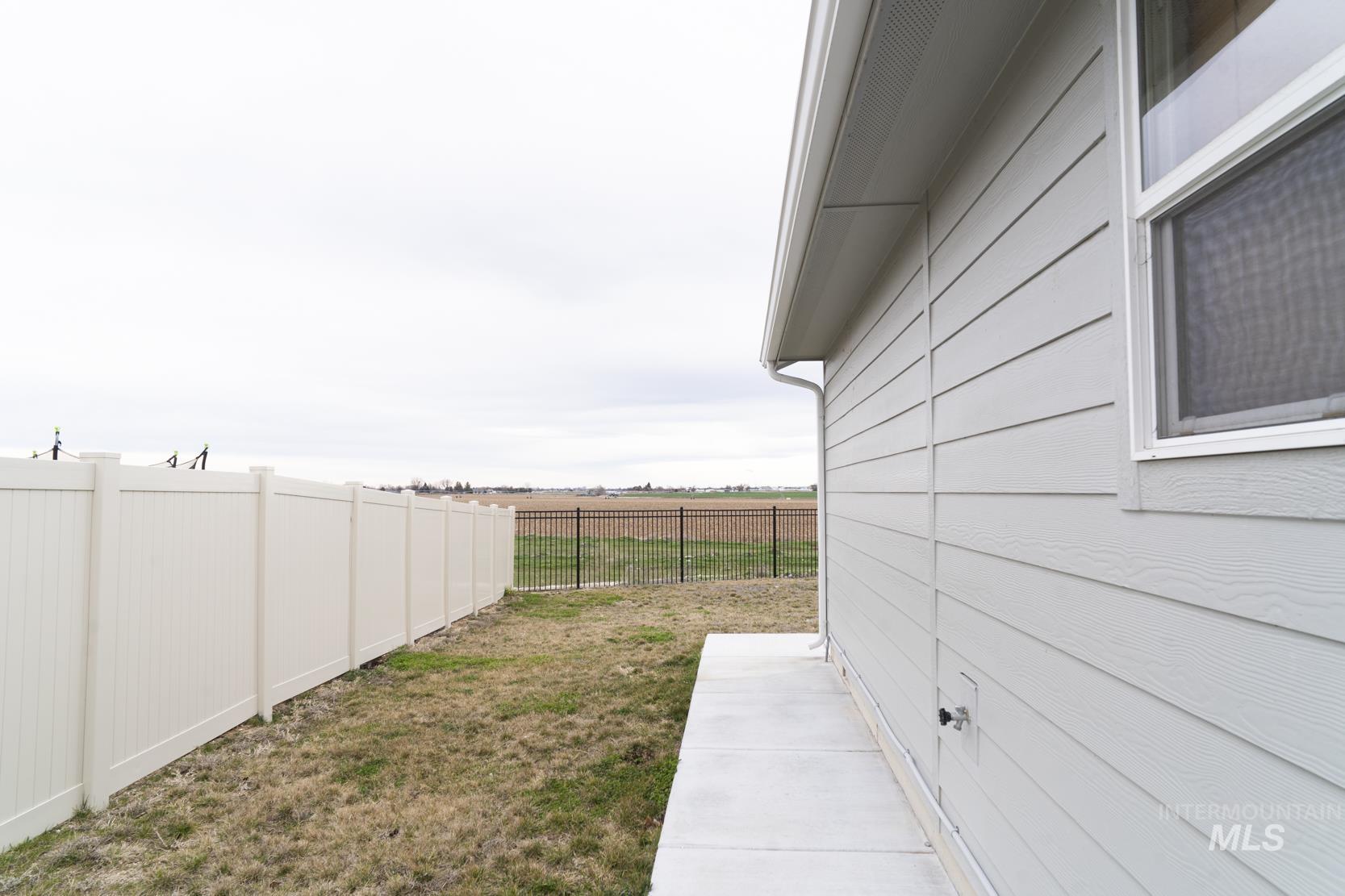 1281 W Buffalo River Dr, Meridian, Idaho 83642, 4 Bedrooms, 2 Bathrooms, Residential For Sale, Price $439,900,MLS 98977980