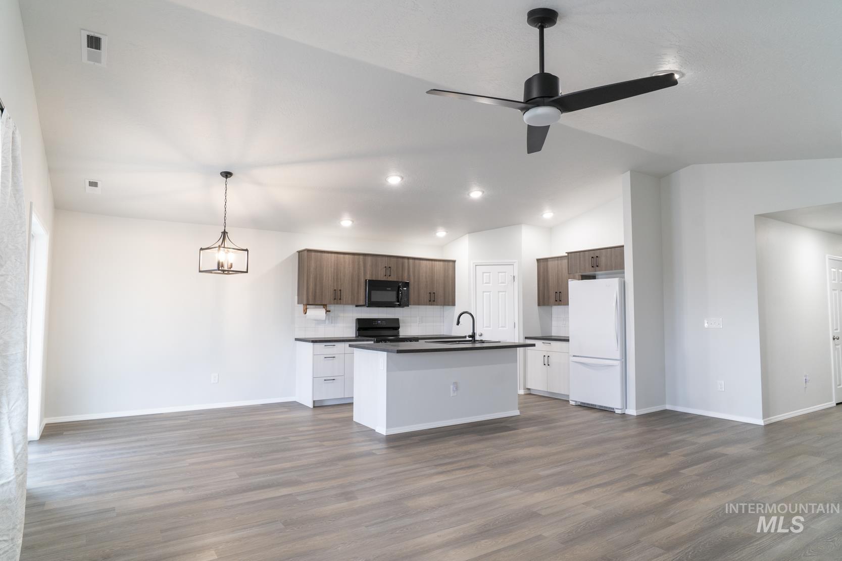 1281 W Buffalo River Dr, Meridian, Idaho 83642, 4 Bedrooms, 2 Bathrooms, Residential For Sale, Price $439,900,MLS 98977980