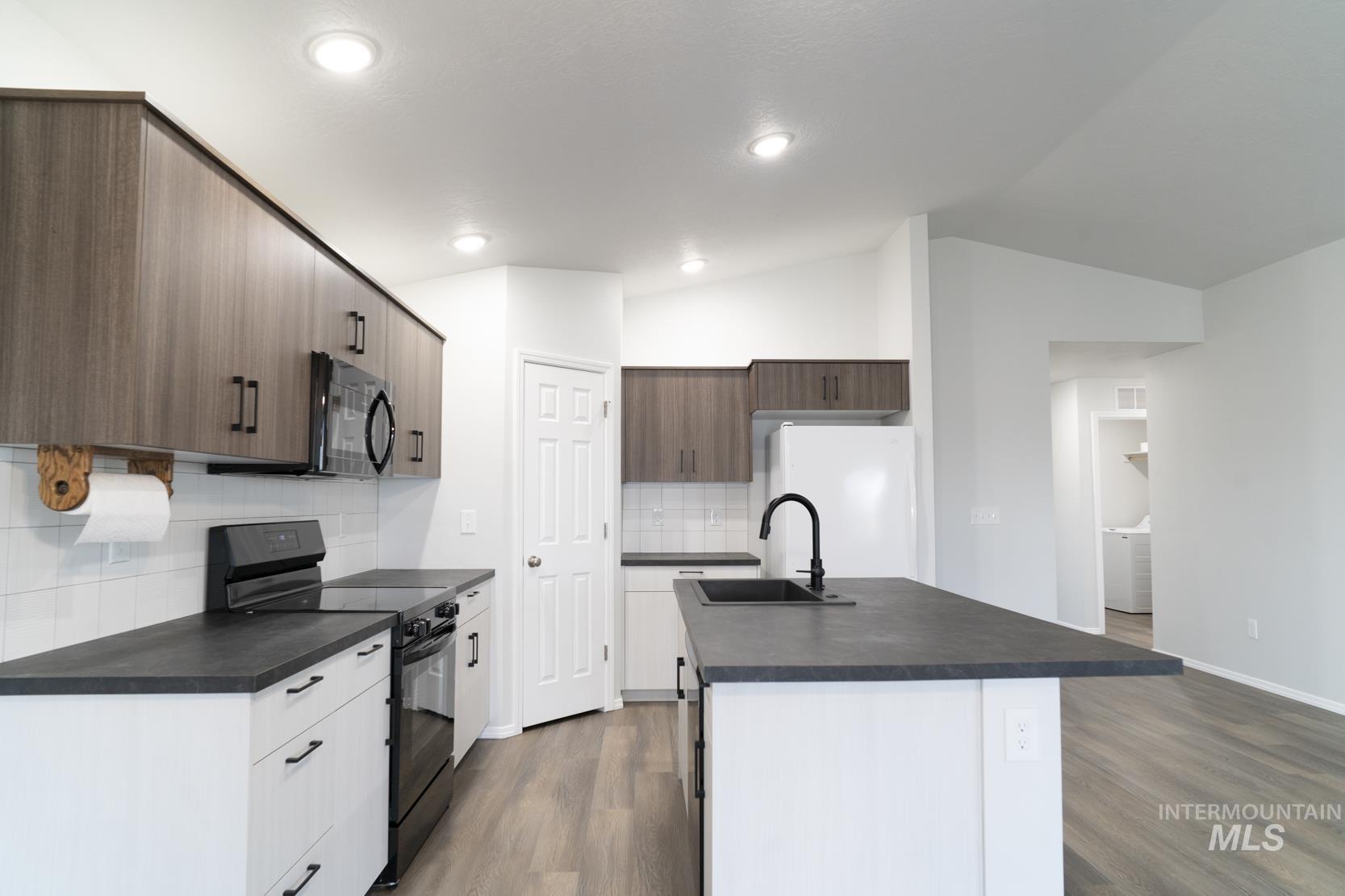 1281 W Buffalo River Dr, Meridian, Idaho 83642, 4 Bedrooms, 2 Bathrooms, Residential For Sale, Price $439,900,MLS 98977980