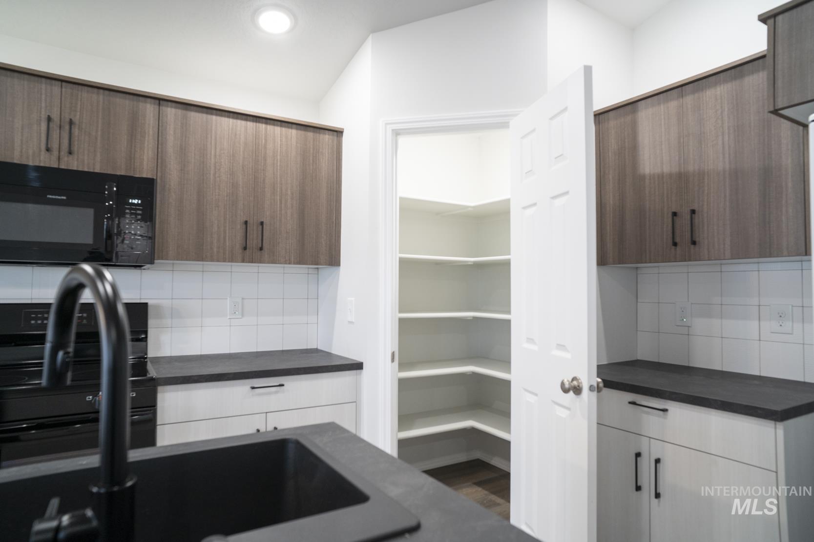 1281 W Buffalo River Dr, Meridian, Idaho 83642, 4 Bedrooms, 2 Bathrooms, Residential For Sale, Price $439,900,MLS 98977980