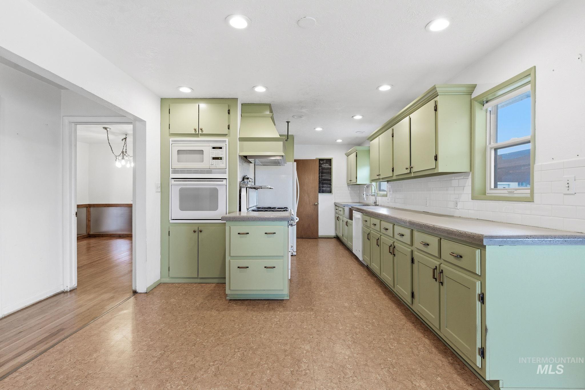 28656 Old Highway 30, Caldwell, Idaho 83607, 3 Bedrooms, 2 Bathrooms, Residential For Sale, Price $750,000,MLS 98977982