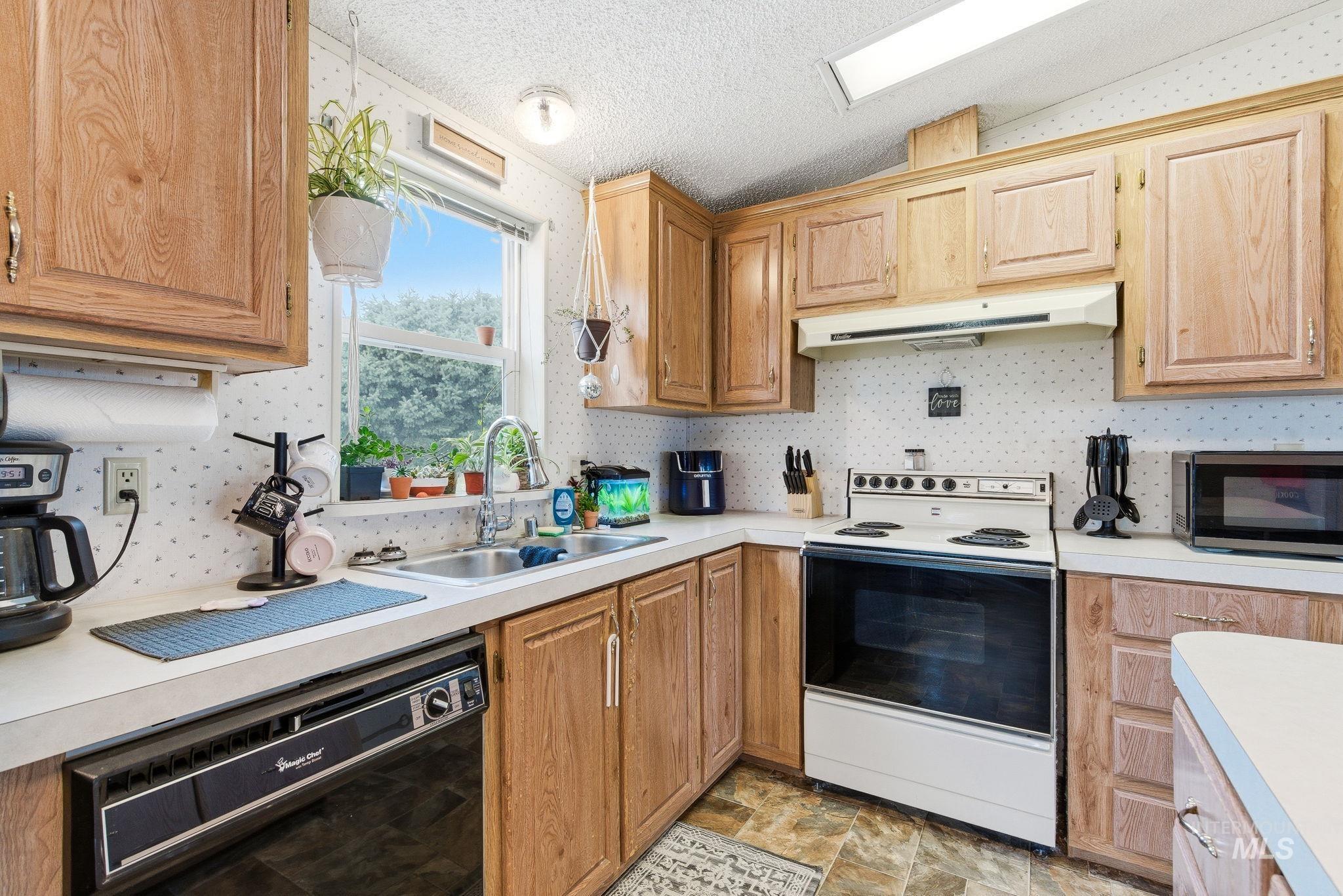 28656 Old Highway 30, Caldwell, Idaho 83607, 3 Bedrooms, 2 Bathrooms, Residential For Sale, Price $750,000,MLS 98977982