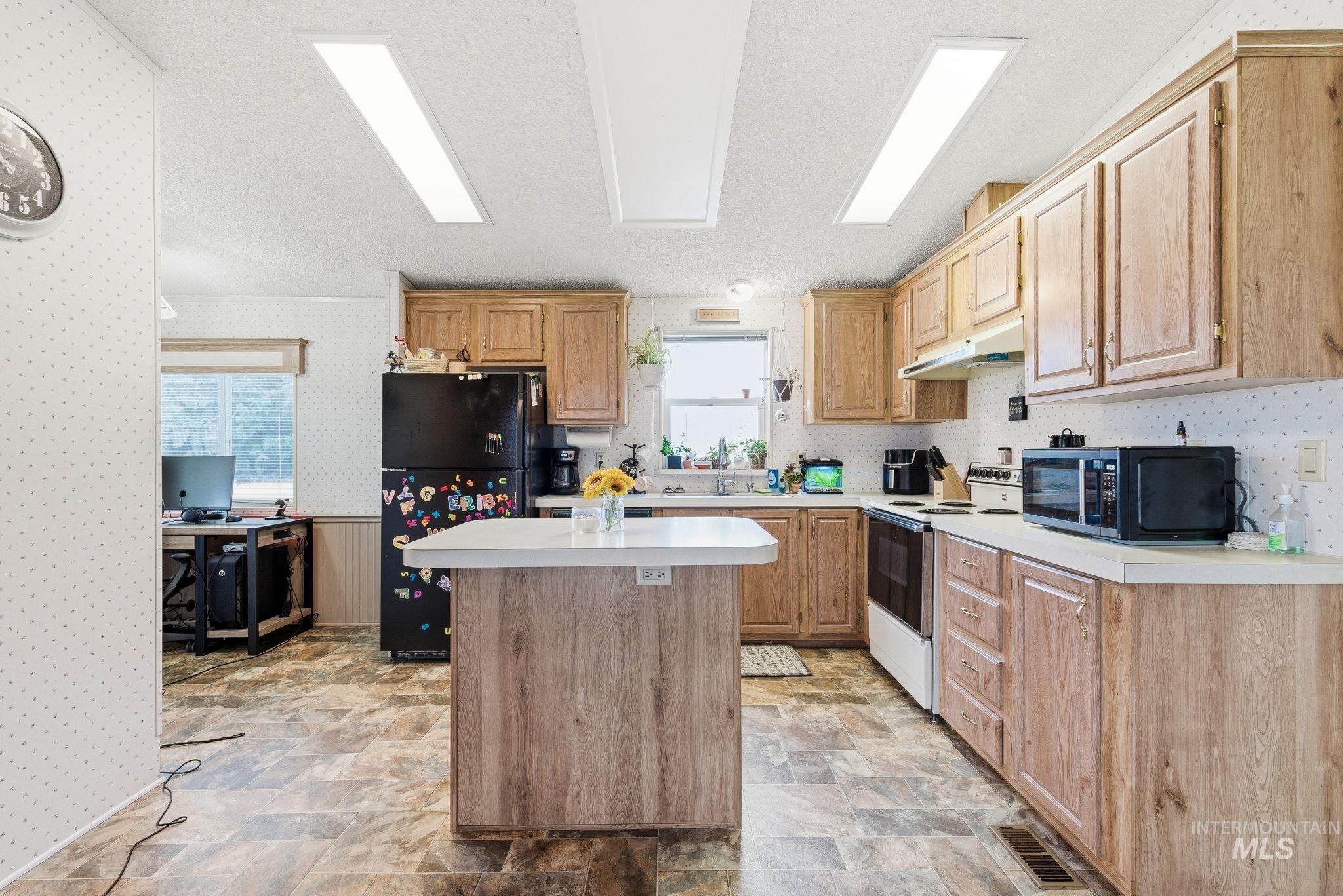 28656 Old Highway 30, Caldwell, Idaho 83607, 3 Bedrooms, 2 Bathrooms, Residential For Sale, Price $750,000,MLS 98977982