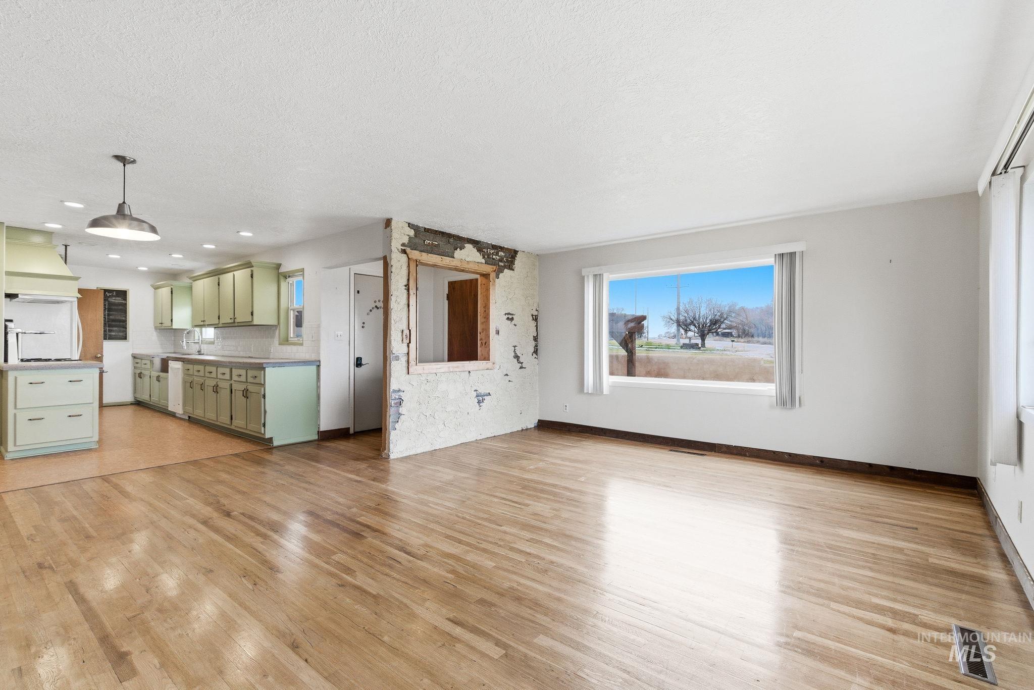 28656 Old Highway 30, Caldwell, Idaho 83607, 3 Bedrooms, 2 Bathrooms, Residential For Sale, Price $750,000,MLS 98977982