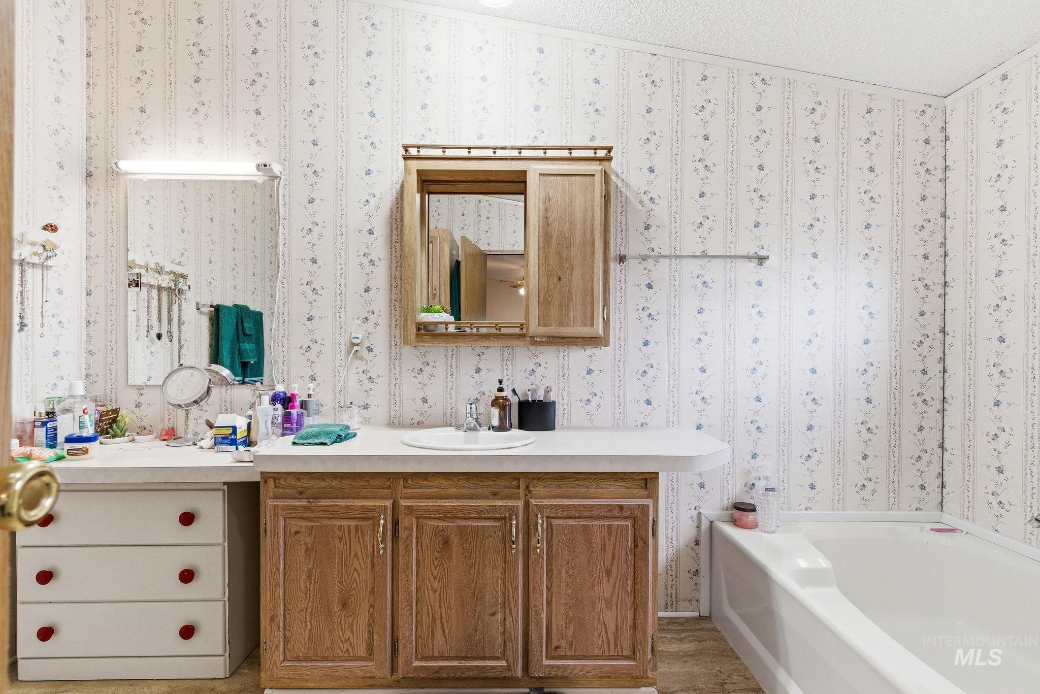 28656 Old Highway 30, Caldwell, Idaho 83607, 3 Bedrooms, 2 Bathrooms, Residential For Sale, Price $750,000,MLS 98977982