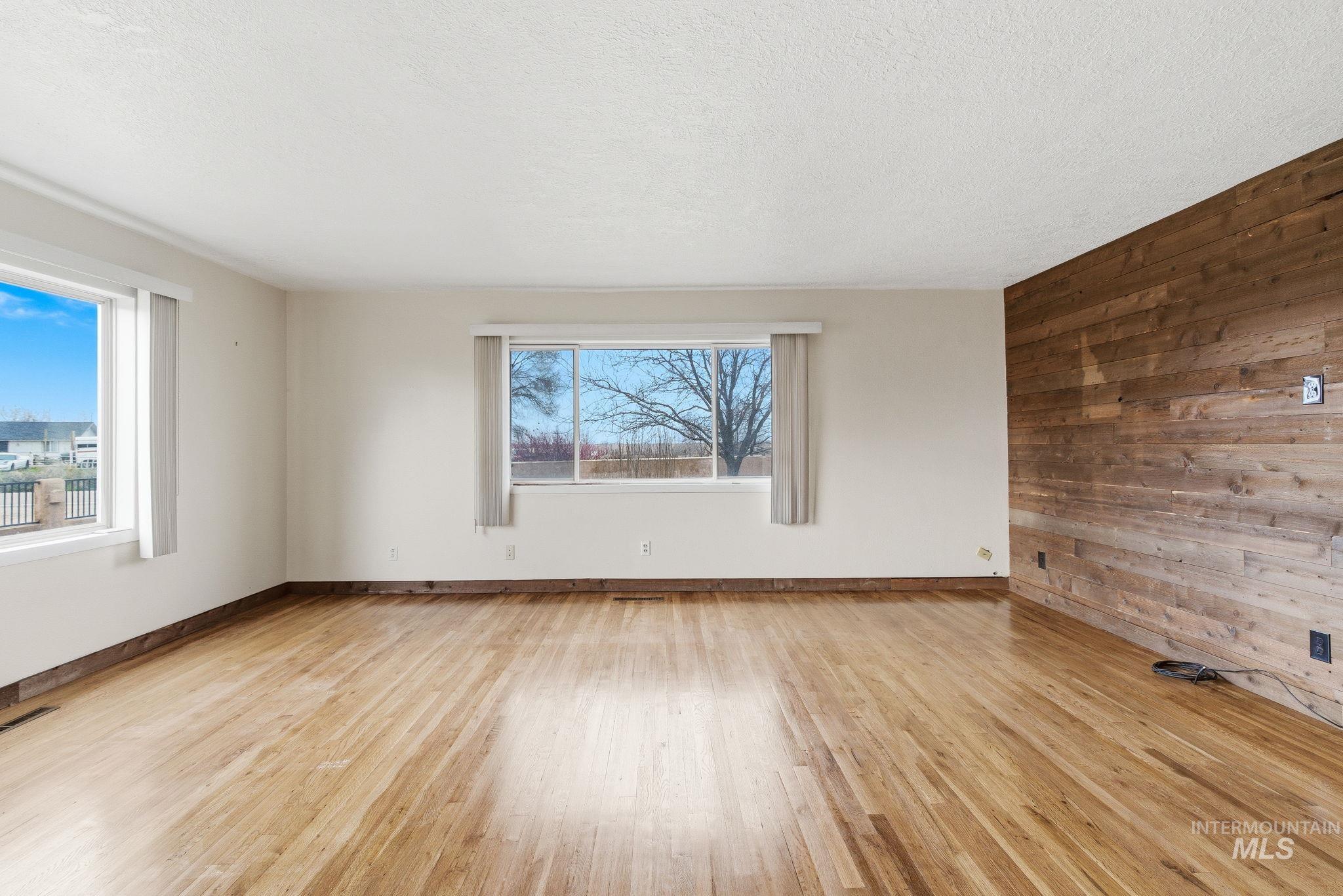 28656 Old Highway 30, Caldwell, Idaho 83607, 3 Bedrooms, 2 Bathrooms, Residential For Sale, Price $750,000,MLS 98977982