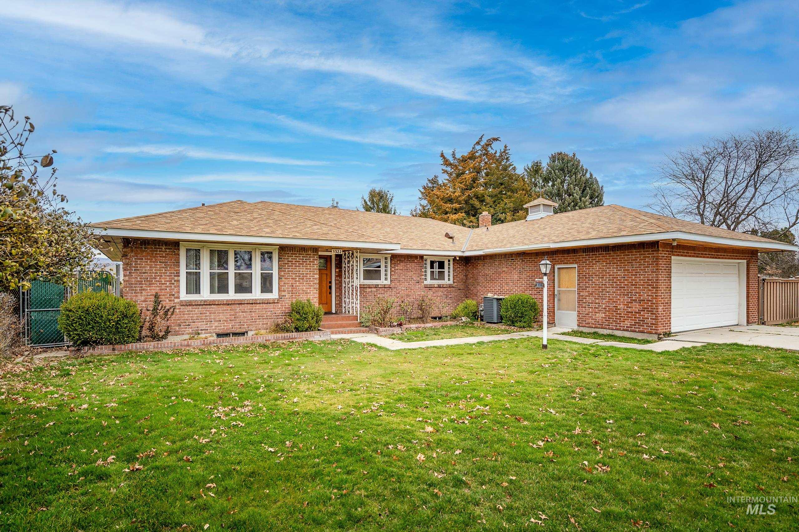 3322 N Mountain View Dr, Boise, Idaho 83704, 3 Bedrooms, 3 Bathrooms, Residential For Sale, Price $980,000,MLS 98977990