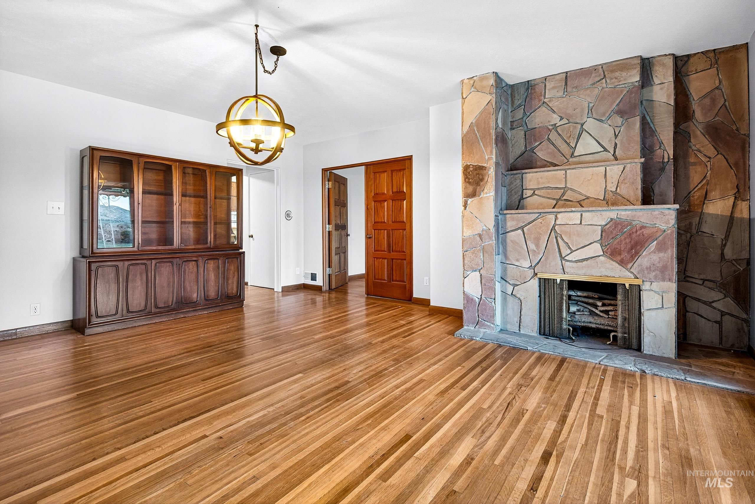 3322 N Mountain View Dr, Boise, Idaho 83704, 3 Bedrooms, 3 Bathrooms, Residential For Sale, Price $980,000,MLS 98977990