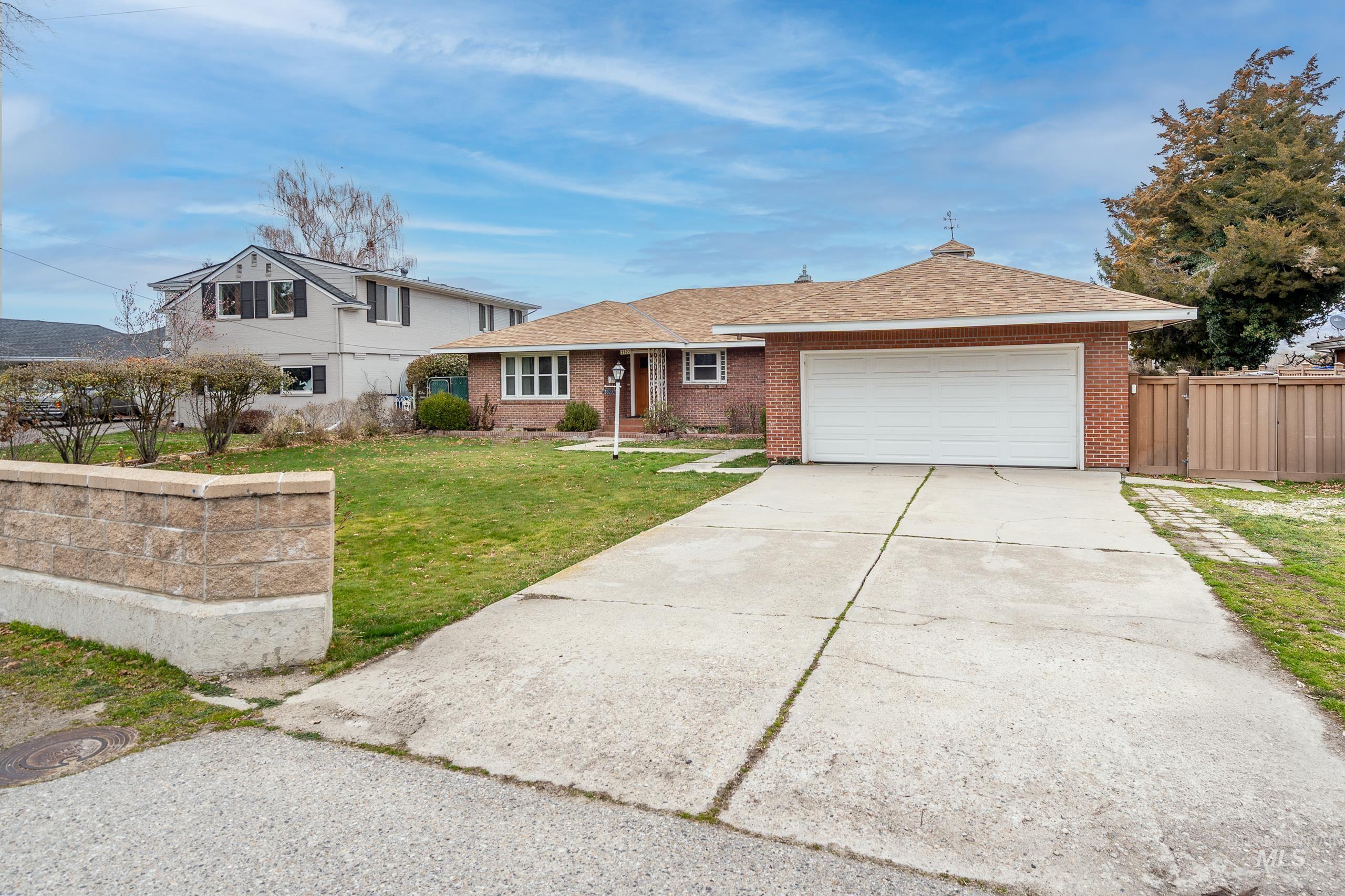 3322 N Mountain View Dr, Boise, Idaho 83704, 3 Bedrooms, 3 Bathrooms, Residential For Sale, Price $980,000,MLS 98977990