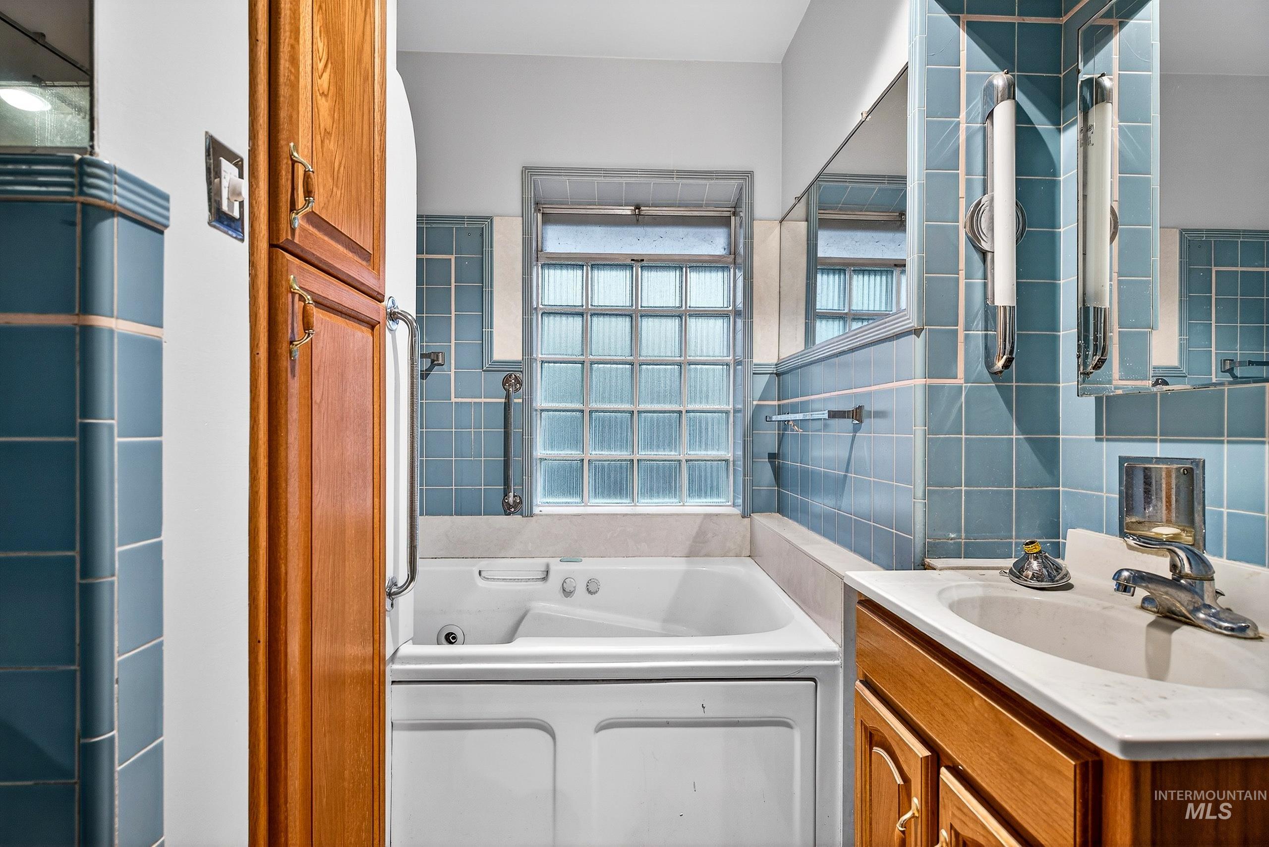 3322 N Mountain View Dr, Boise, Idaho 83704, 3 Bedrooms, 3 Bathrooms, Residential For Sale, Price $980,000,MLS 98977990