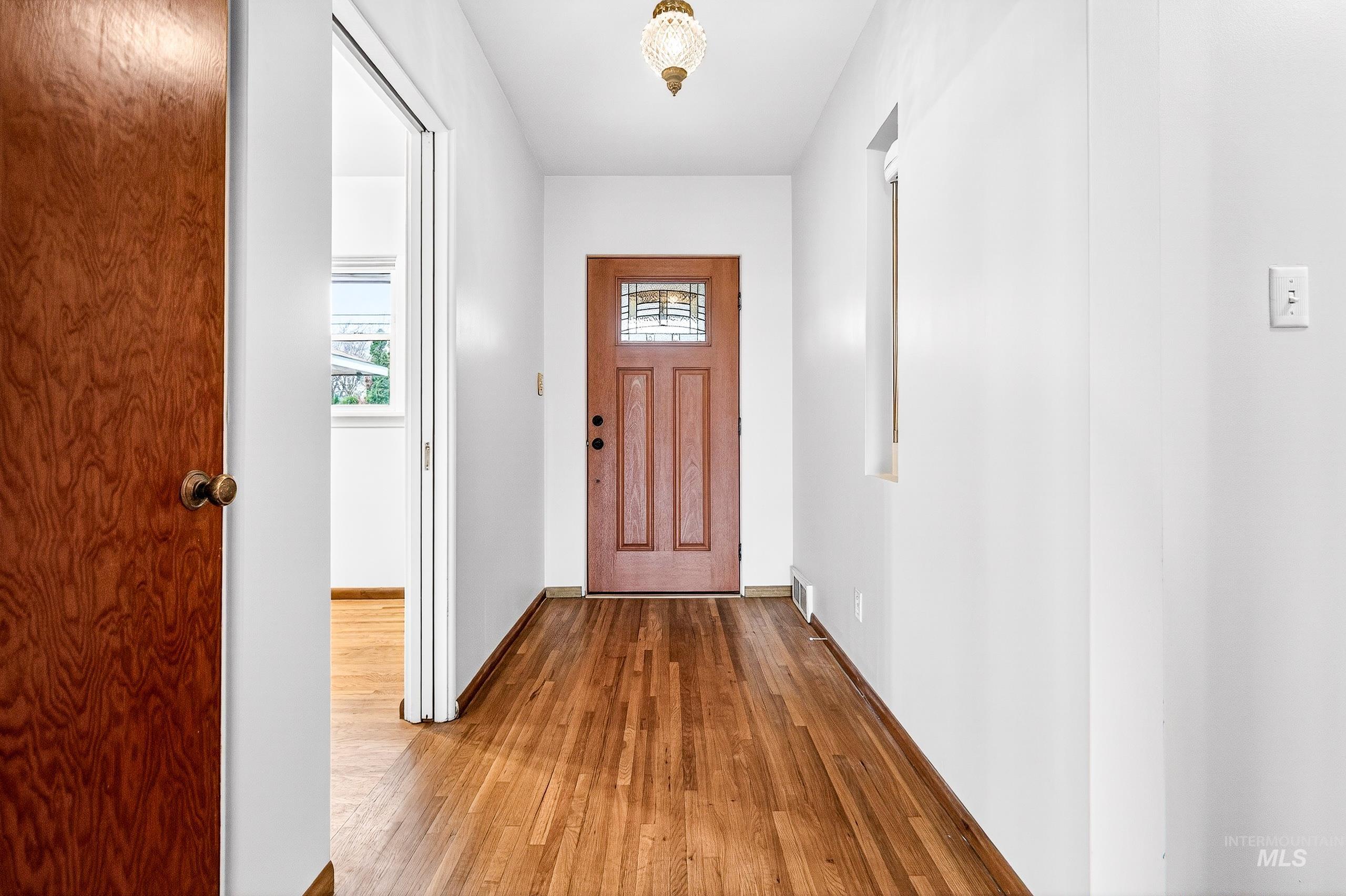 3322 N Mountain View Dr, Boise, Idaho 83704, 3 Bedrooms, 3 Bathrooms, Residential For Sale, Price $980,000,MLS 98977990