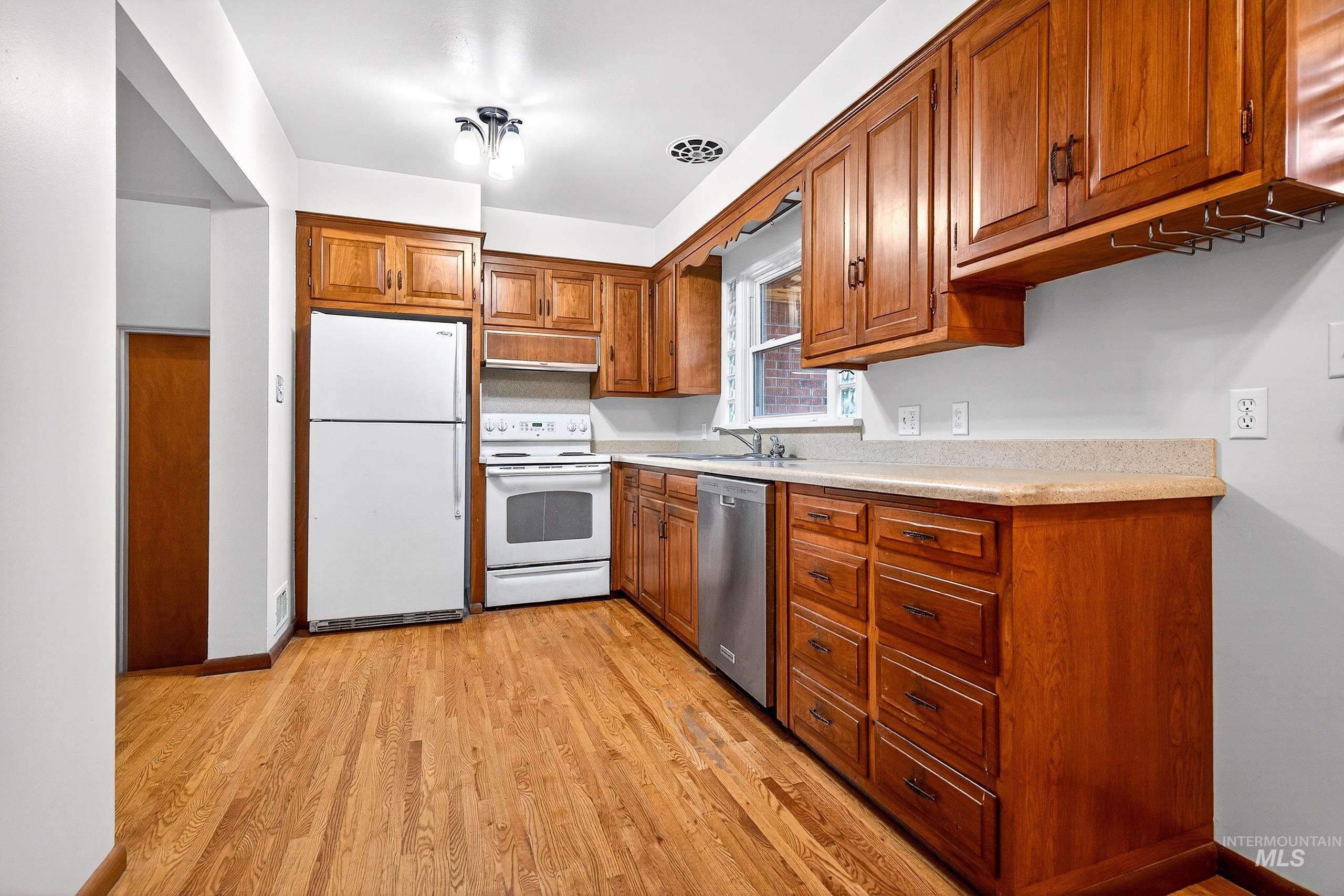 3322 N Mountain View Dr, Boise, Idaho 83704, 3 Bedrooms, 3 Bathrooms, Residential For Sale, Price $980,000,MLS 98977990