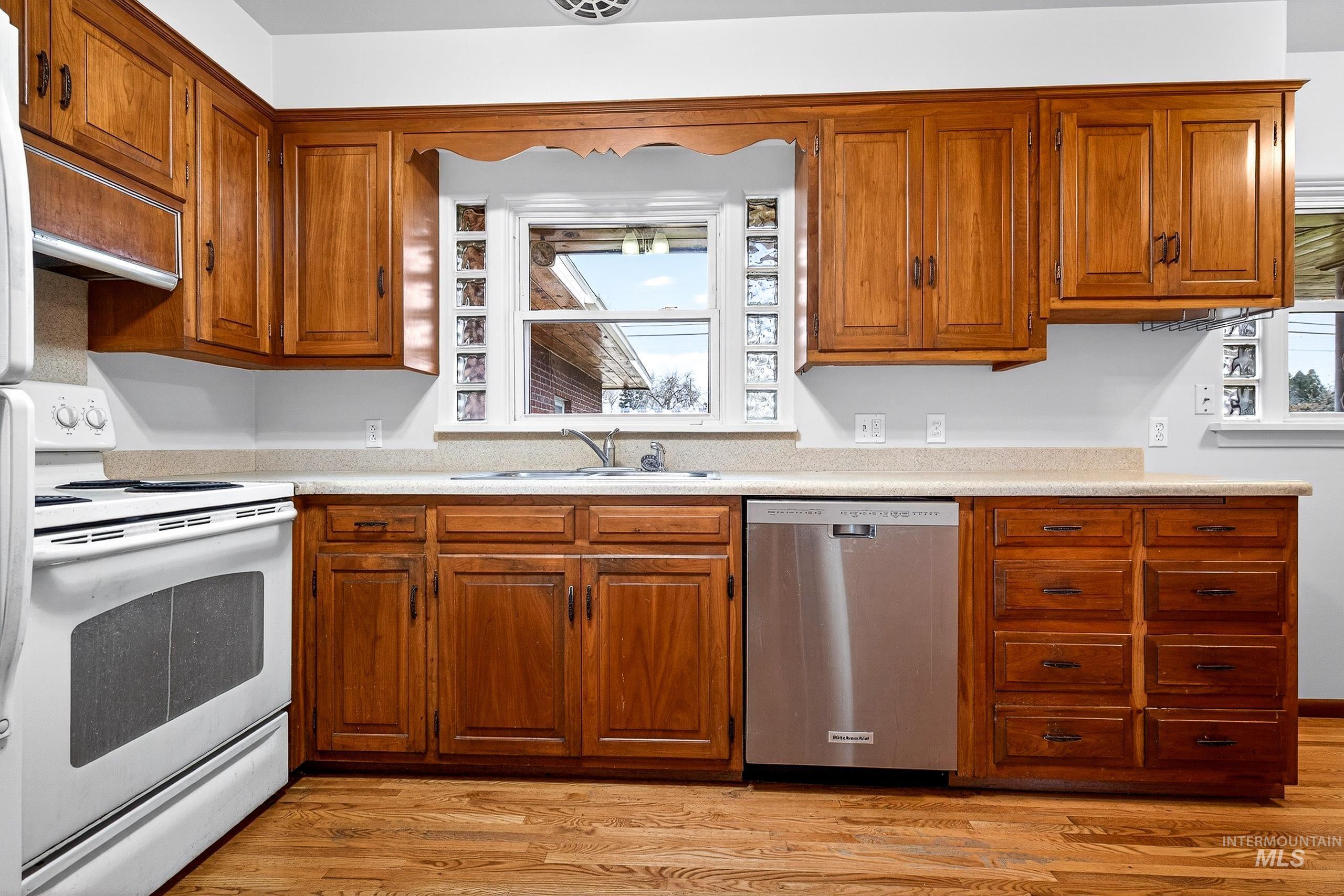 3322 N Mountain View Dr, Boise, Idaho 83704, 3 Bedrooms, 3 Bathrooms, Residential For Sale, Price $980,000,MLS 98977990