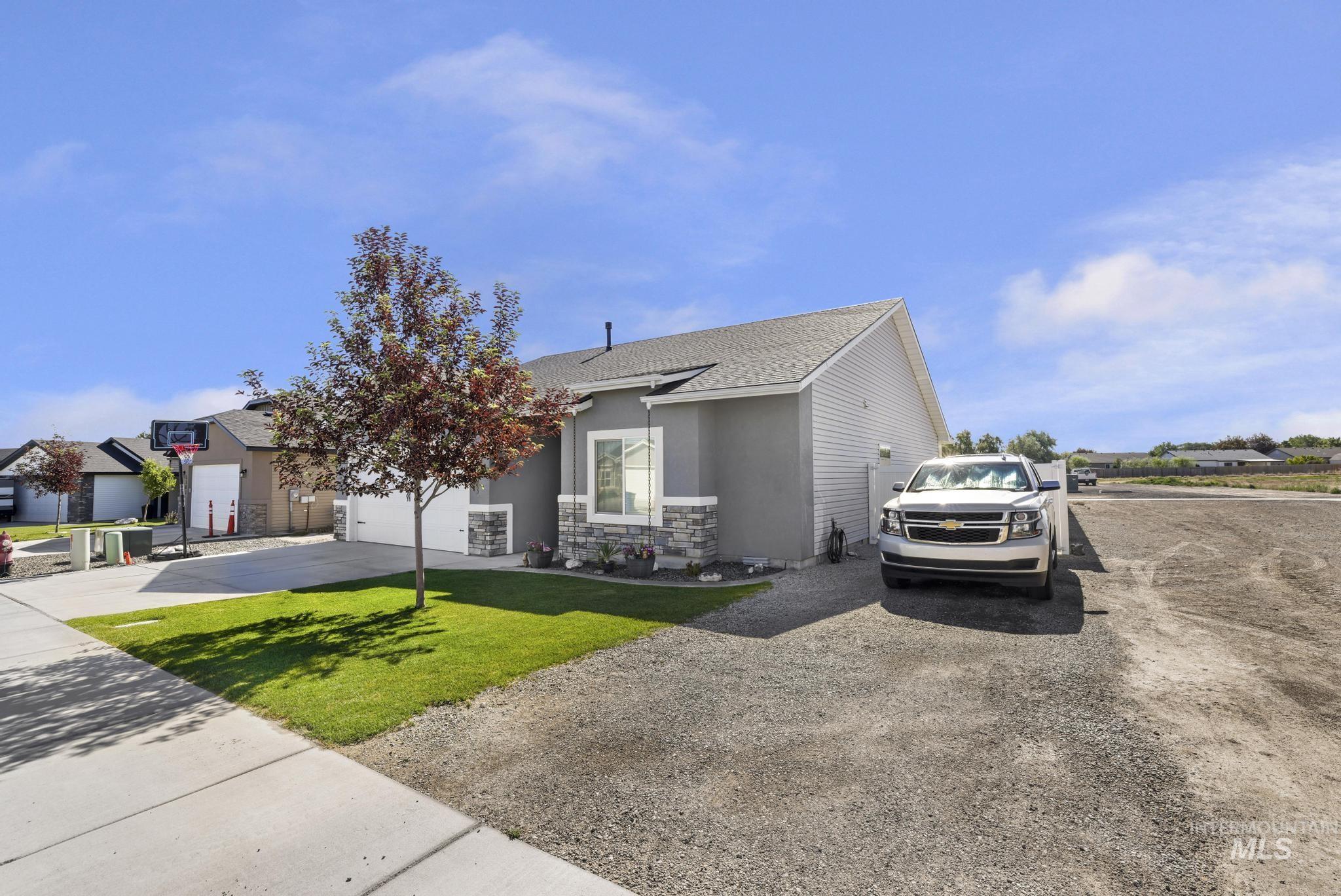 1393 Golden Pheasant Dr, Twin Falls, Idaho 83301, 3 Bedrooms, 2 Bathrooms, Residential For Sale, Price $410,000,MLS 98977991