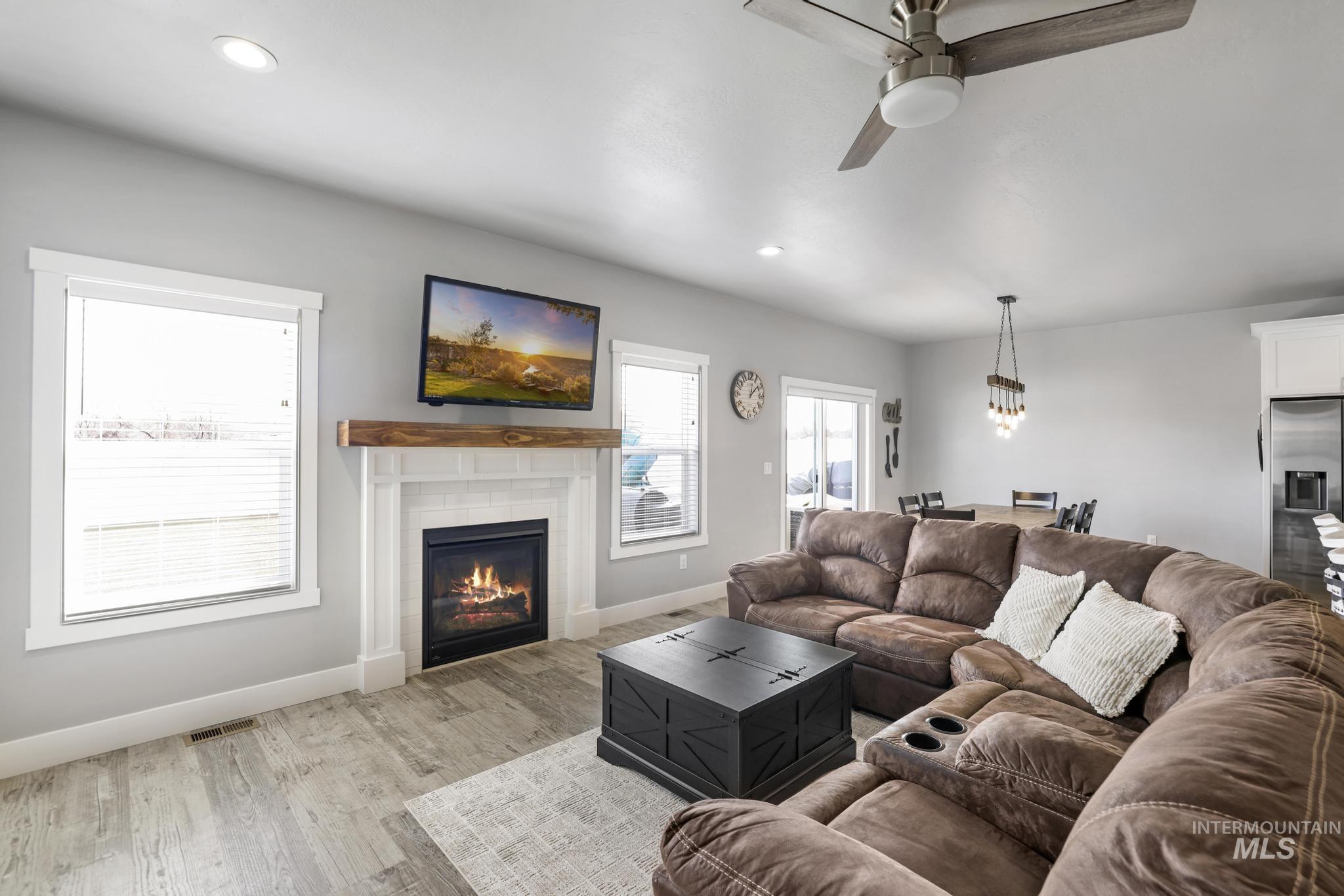 1393 Golden Pheasant Dr, Twin Falls, Idaho 83301, 3 Bedrooms, 2 Bathrooms, Residential For Sale, Price $435,000,MLS 98977991