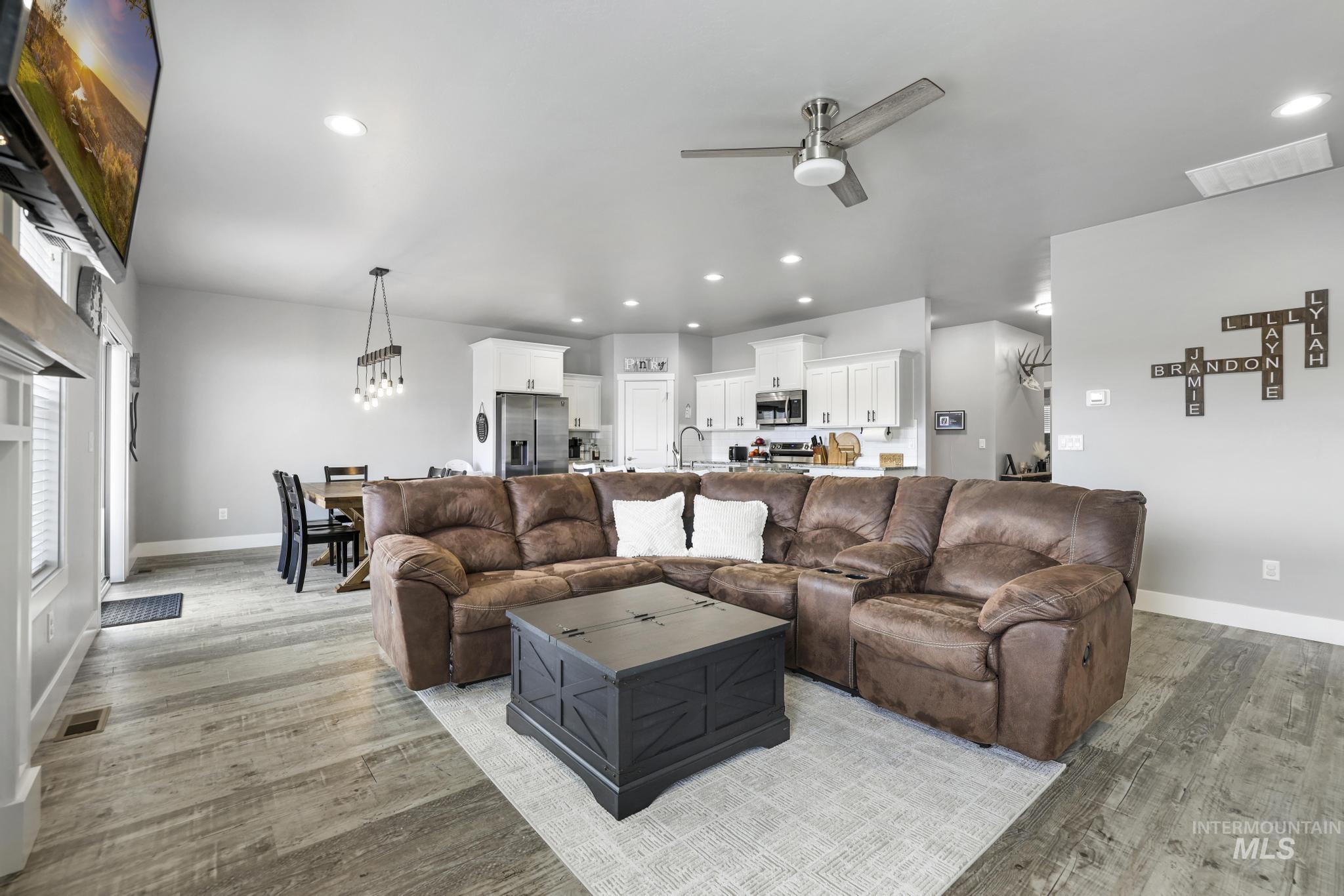 1393 Golden Pheasant Dr, Twin Falls, Idaho 83301, 3 Bedrooms, 2 Bathrooms, Residential For Sale, Price $435,000,MLS 98977991