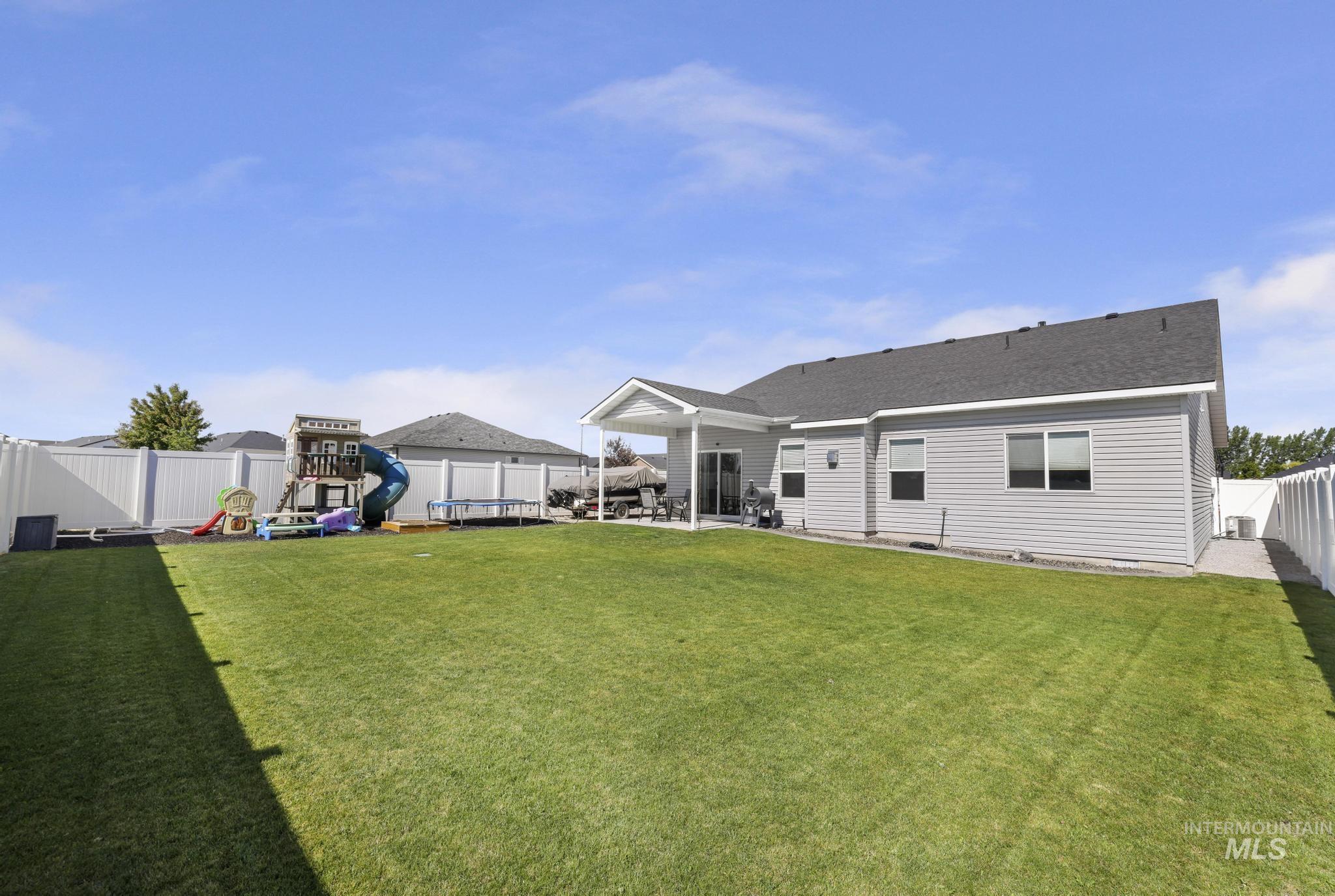 1393 Golden Pheasant Dr, Twin Falls, Idaho 83301, 3 Bedrooms, 2 Bathrooms, Residential For Sale, Price $410,000,MLS 98977991