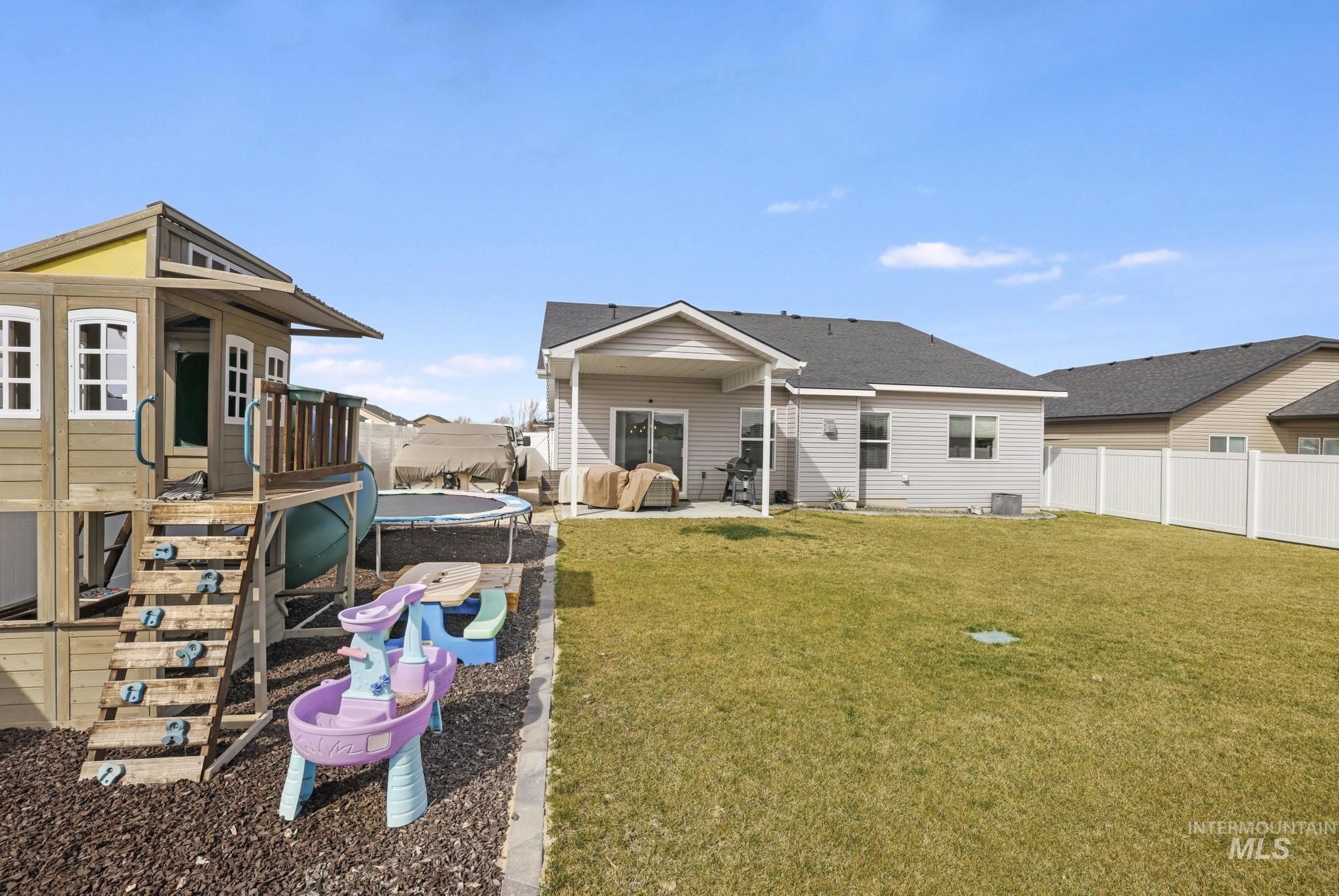 1393 Golden Pheasant Dr, Twin Falls, Idaho 83301, 3 Bedrooms, 2 Bathrooms, Residential For Sale, Price $435,000,MLS 98977991