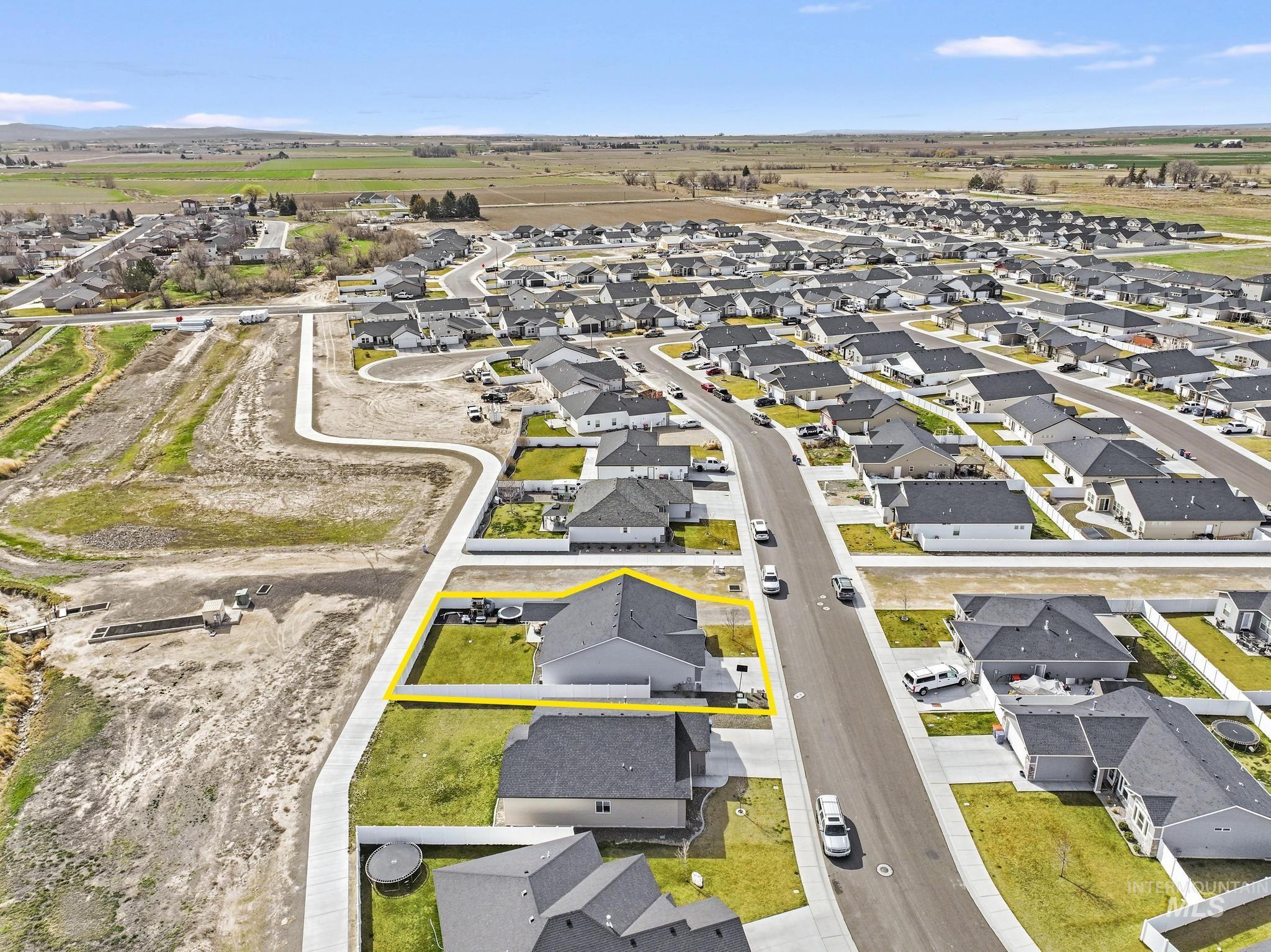 1393 Golden Pheasant Dr, Twin Falls, Idaho 83301, 3 Bedrooms, 2 Bathrooms, Residential For Sale, Price $435,000,MLS 98977991