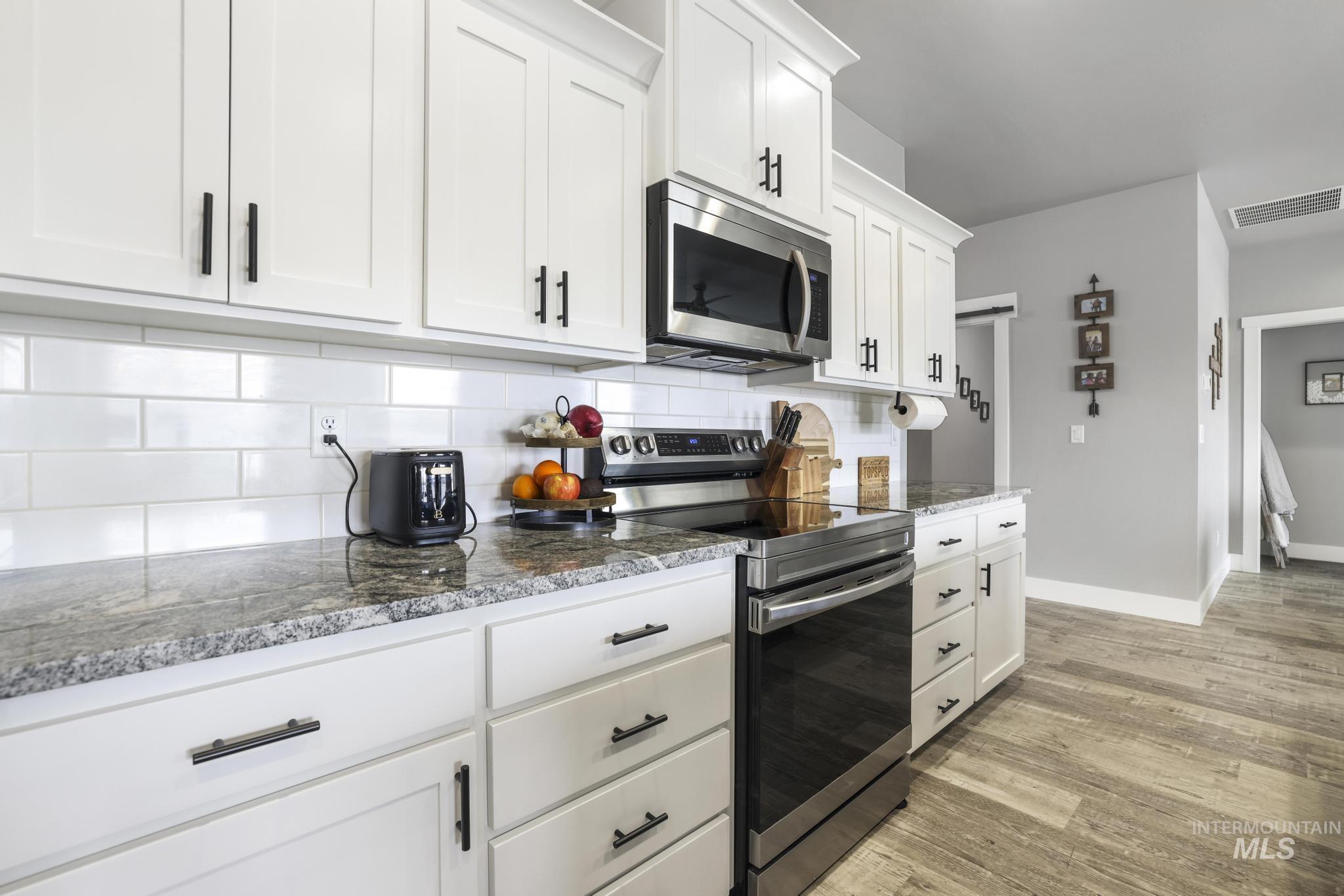 1393 Golden Pheasant Dr, Twin Falls, Idaho 83301, 3 Bedrooms, 2 Bathrooms, Residential For Sale, Price $410,000,MLS 98977991