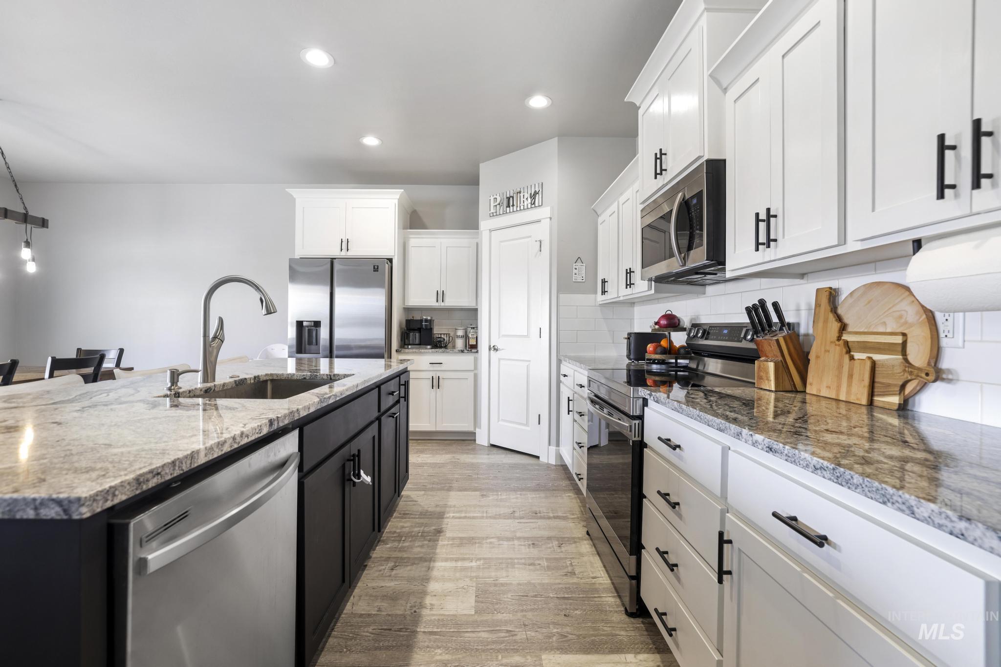 1393 Golden Pheasant Dr, Twin Falls, Idaho 83301, 3 Bedrooms, 2 Bathrooms, Residential For Sale, Price $435,000,MLS 98977991