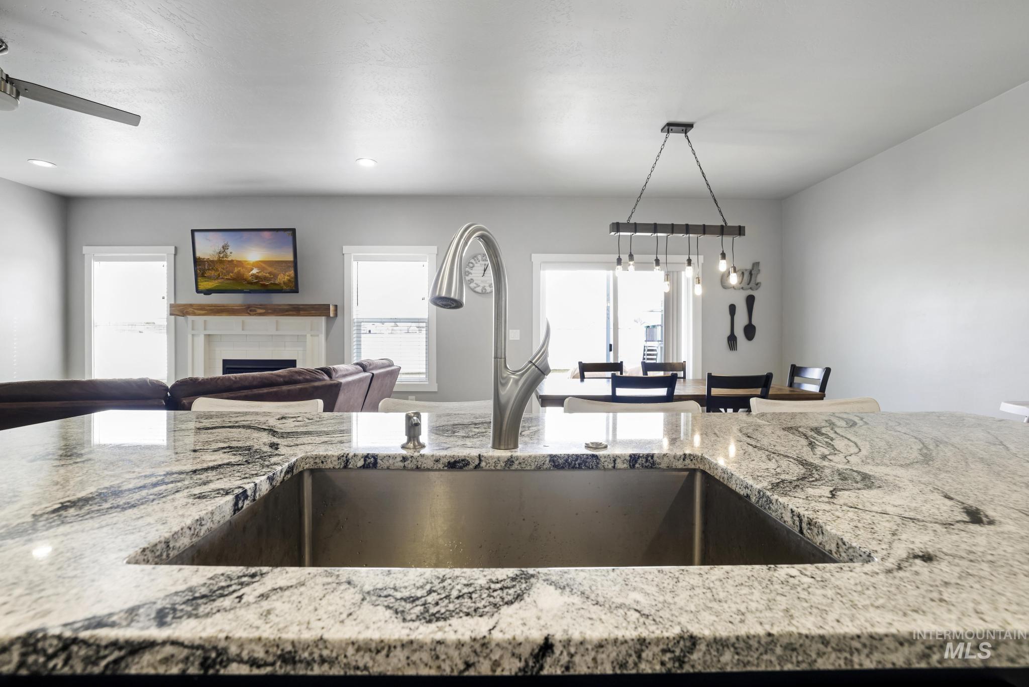 1393 Golden Pheasant Dr, Twin Falls, Idaho 83301, 3 Bedrooms, 2 Bathrooms, Residential For Sale, Price $435,000,MLS 98977991