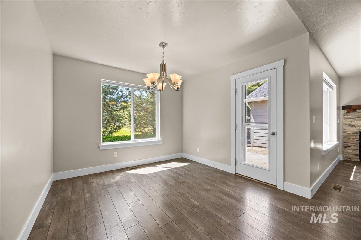 4991 N Sun Shimmer Ave, Meridian, Idaho 83646, 5 Bedrooms, 3 Bathrooms, Residential For Sale, Price $619,900,MLS 98977993