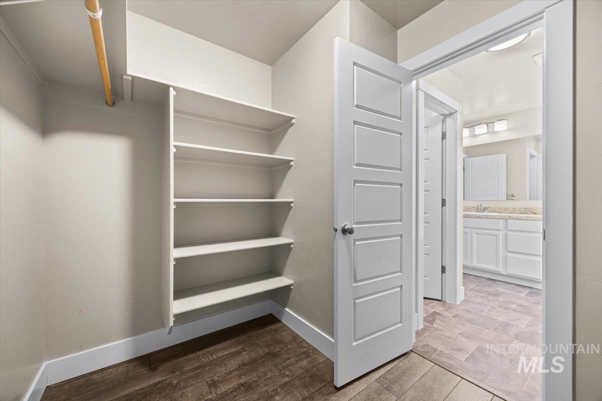 4991 N Sun Shimmer Ave, Meridian, Idaho 83646, 5 Bedrooms, 3 Bathrooms, Residential For Sale, Price $619,900,MLS 98977993