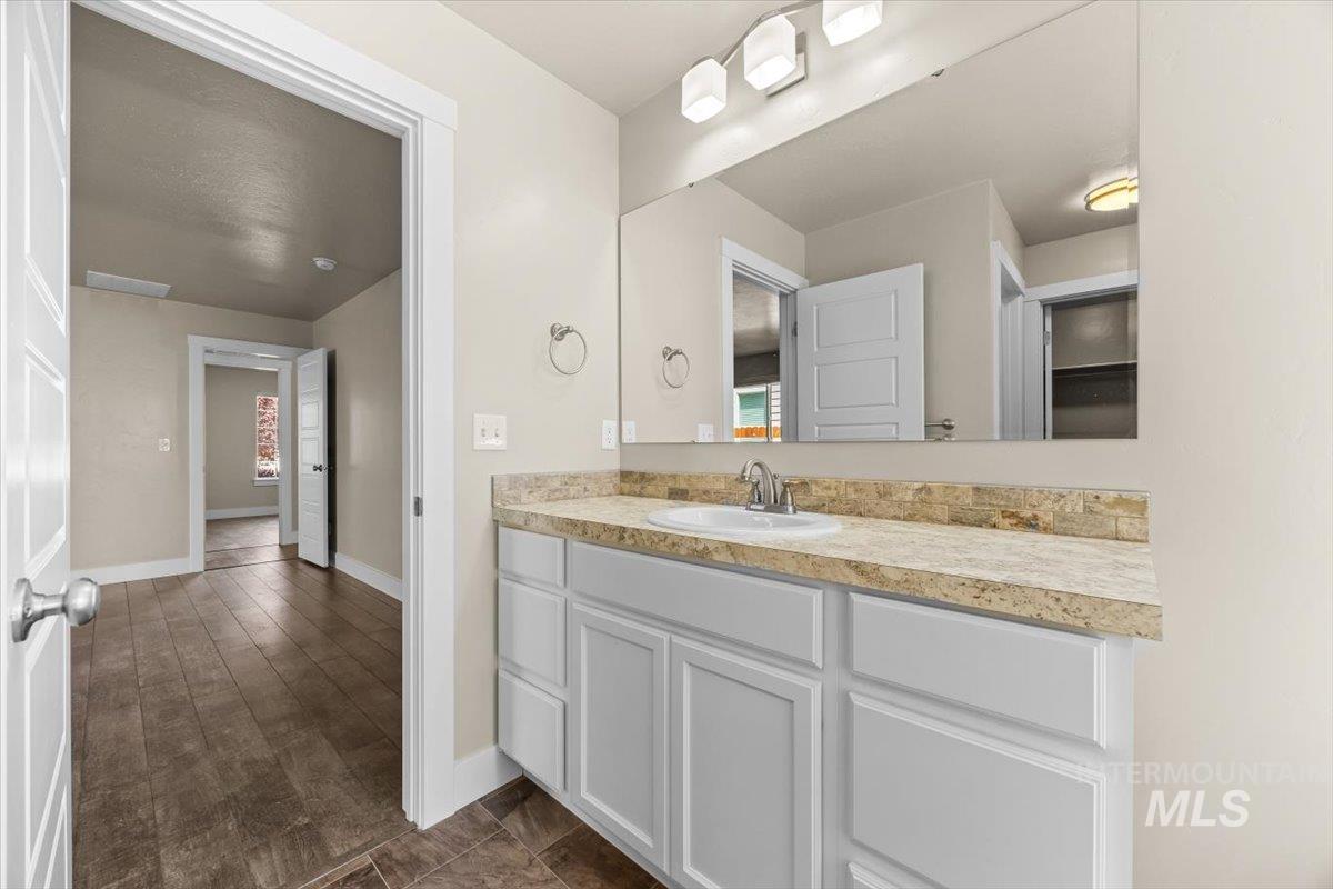 4991 N Sun Shimmer Ave, Meridian, Idaho 83646, 5 Bedrooms, 3 Bathrooms, Residential For Sale, Price $619,900,MLS 98977993