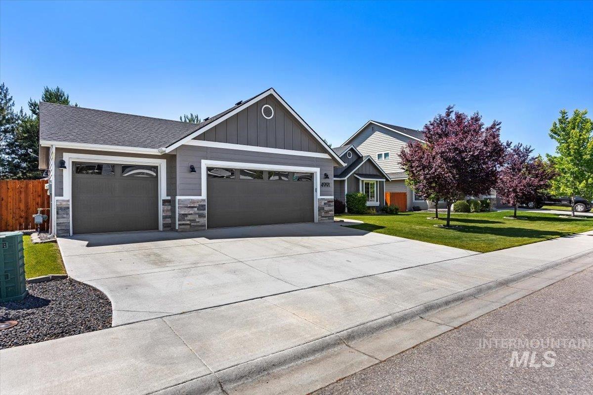 4991 N Sun Shimmer Ave, Meridian, Idaho 83646, 5 Bedrooms, 3 Bathrooms, Residential For Sale, Price $619,900,MLS 98977993