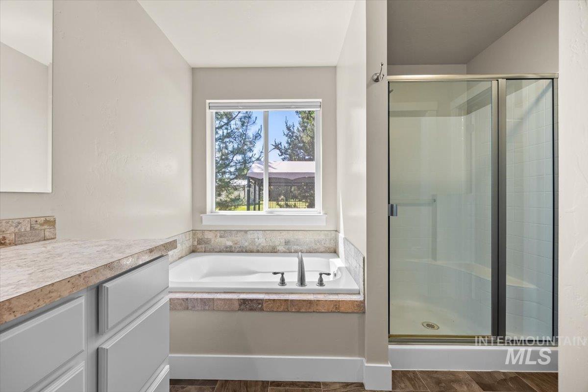 4991 N Sun Shimmer Ave, Meridian, Idaho 83646, 5 Bedrooms, 3 Bathrooms, Residential For Sale, Price $619,900,MLS 98977993