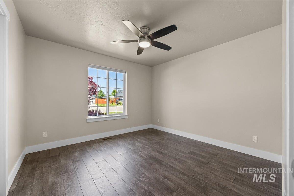 4991 N Sun Shimmer Ave, Meridian, Idaho 83646, 5 Bedrooms, 3 Bathrooms, Residential For Sale, Price $619,900,MLS 98977993