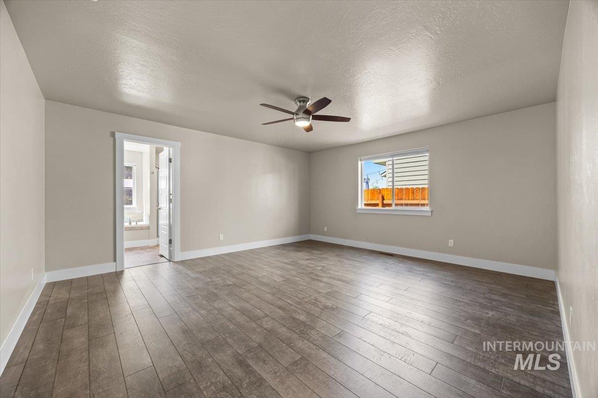 4991 N Sun Shimmer Ave, Meridian, Idaho 83646, 5 Bedrooms, 3 Bathrooms, Residential For Sale, Price $619,900,MLS 98977993