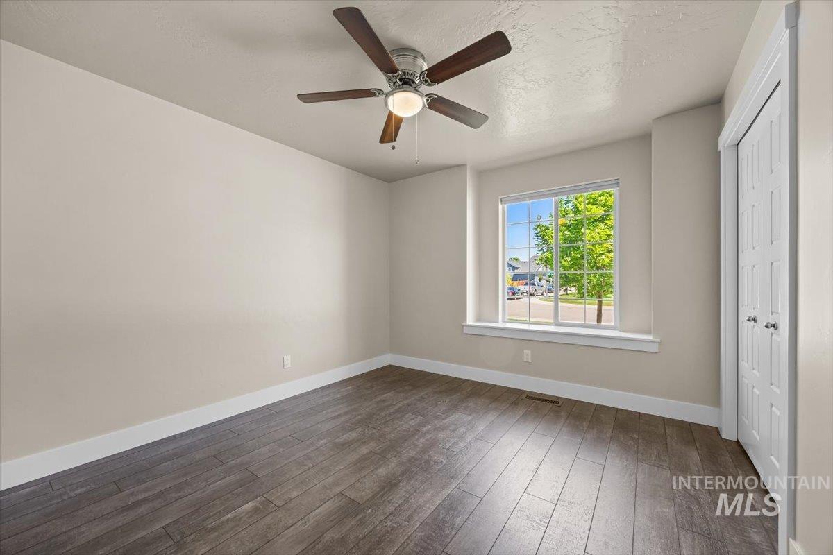 4991 N Sun Shimmer Ave, Meridian, Idaho 83646, 5 Bedrooms, 3 Bathrooms, Residential For Sale, Price $619,900,MLS 98977993