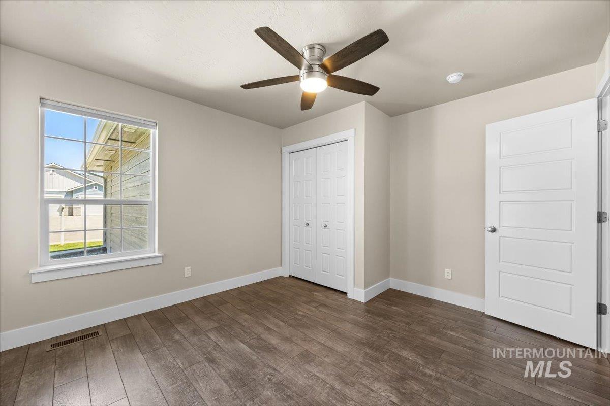 4991 N Sun Shimmer Ave, Meridian, Idaho 83646, 5 Bedrooms, 3 Bathrooms, Residential For Sale, Price $619,900,MLS 98977993