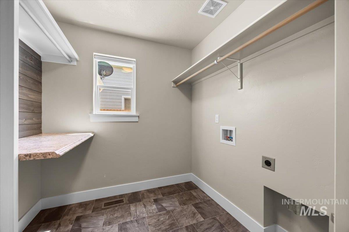 4991 N Sun Shimmer Ave, Meridian, Idaho 83646, 5 Bedrooms, 3 Bathrooms, Residential For Sale, Price $619,900,MLS 98977993