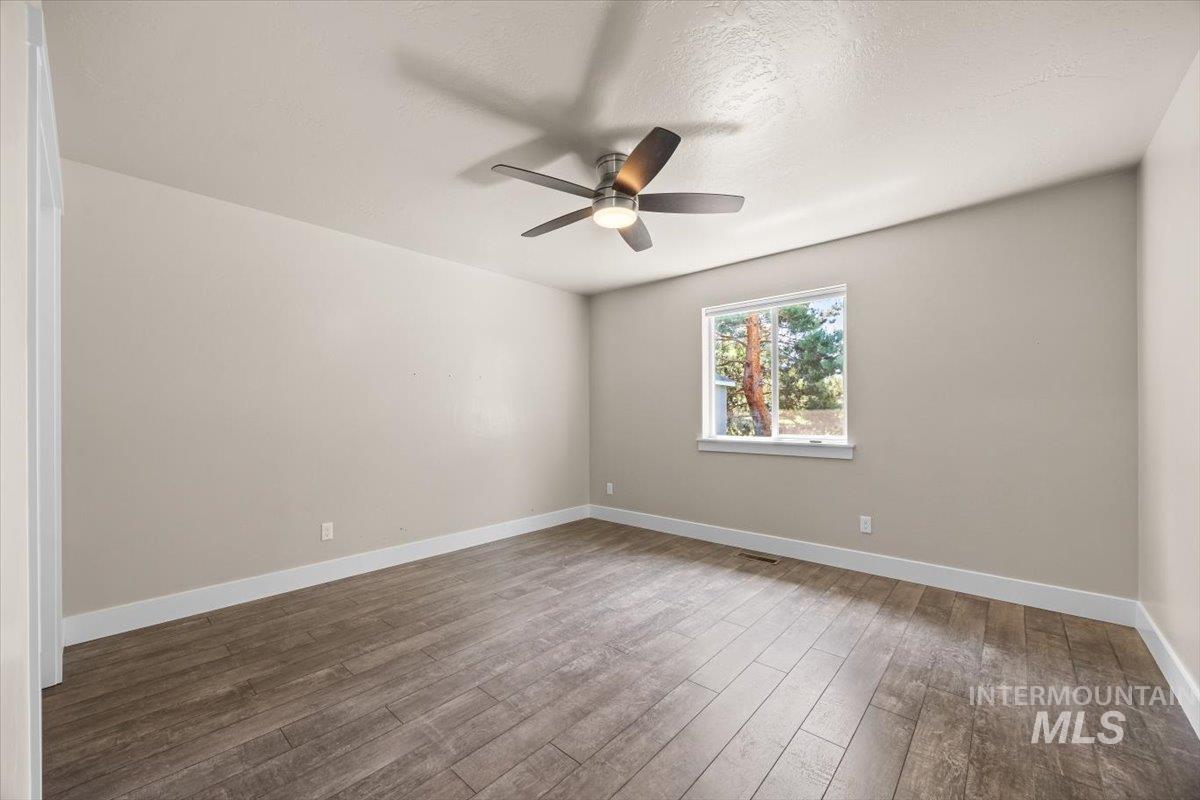 4991 N Sun Shimmer Ave, Meridian, Idaho 83646, 5 Bedrooms, 3 Bathrooms, Residential For Sale, Price $619,900,MLS 98977993