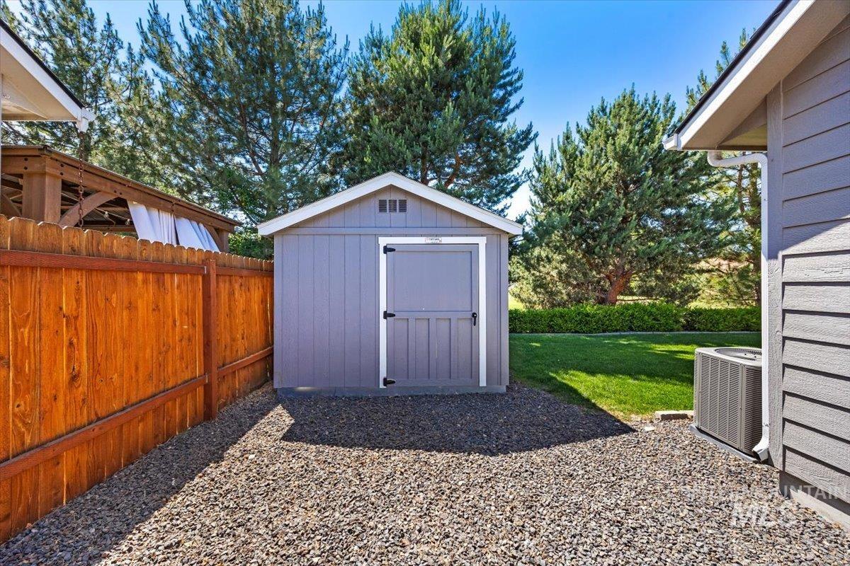 4991 N Sun Shimmer Ave, Meridian, Idaho 83646, 5 Bedrooms, 3 Bathrooms, Residential For Sale, Price $619,900,MLS 98977993