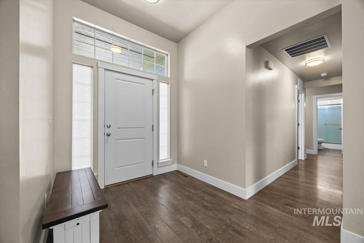 4991 N Sun Shimmer Ave, Meridian, Idaho 83646, 5 Bedrooms, 3 Bathrooms, Residential For Sale, Price $619,900,MLS 98977993