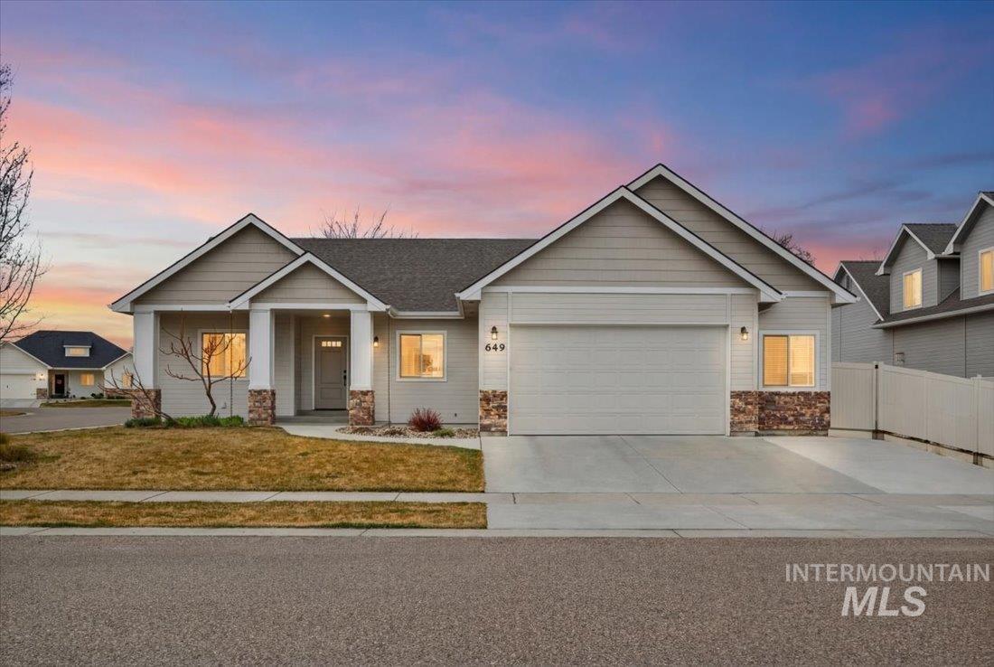 649 Lilac Street, Fruitland, Idaho 83619, 5 Bedrooms, 3 Bathrooms, Residential For Sale, Price $440,000,MLS 98977995